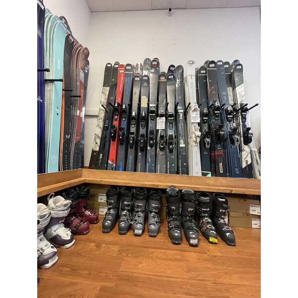 Snowsports Outlet BIG Discounts on Demo Skis and Used Snowboard Gear
