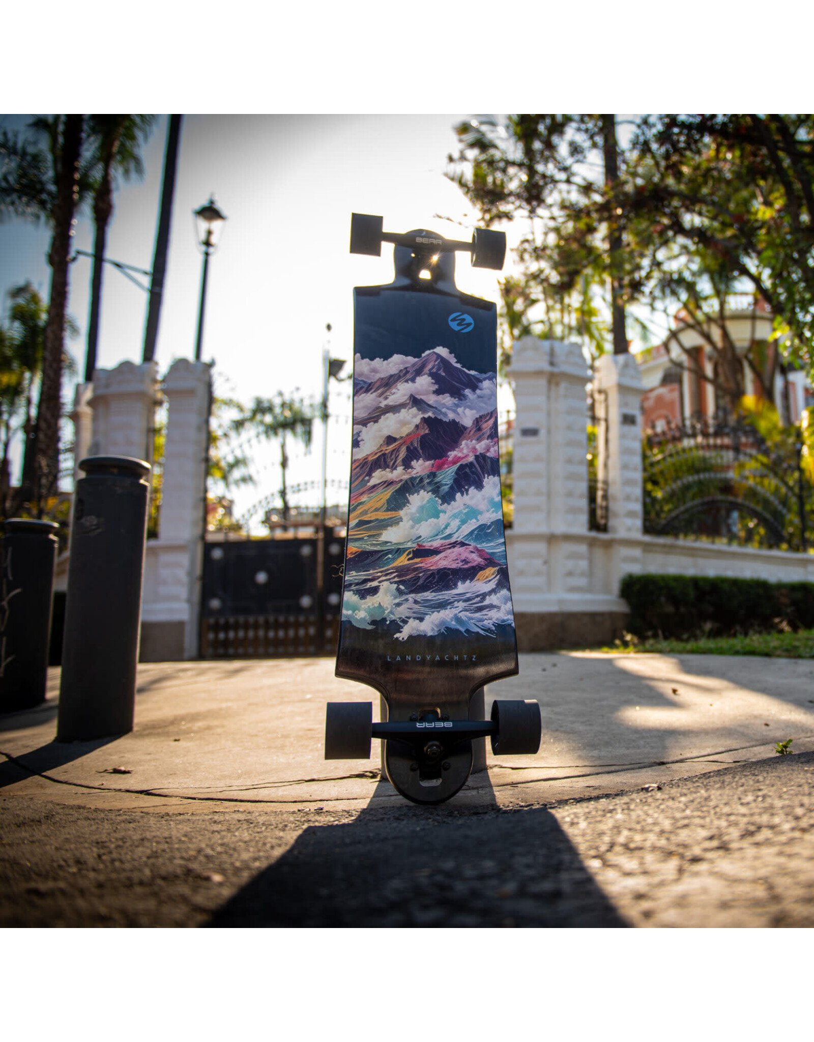 LANDYACHTZ Switchblade 40 – Atmosphere