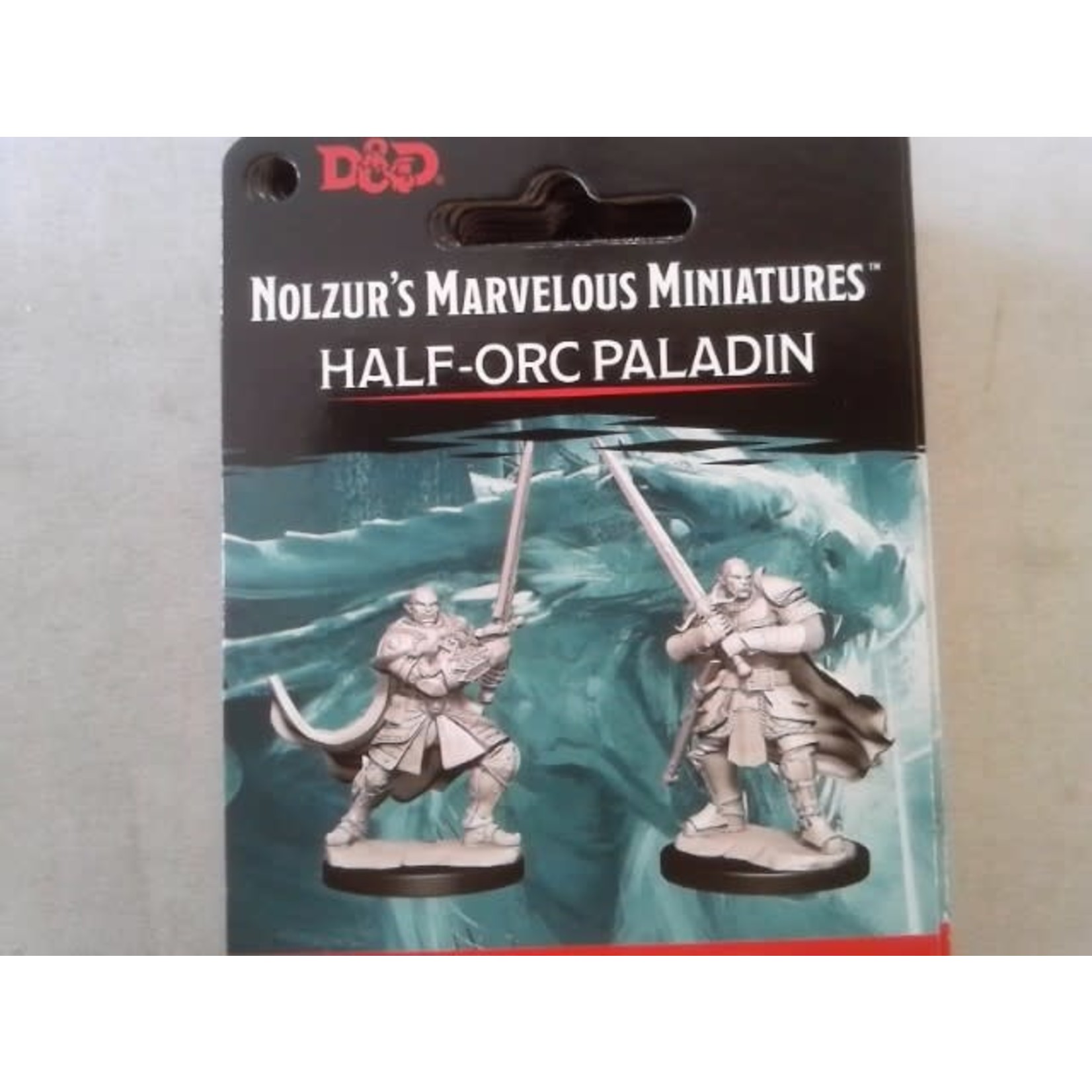 Wizkids D&D: Nolzur's Marvelous Miniatures 15: Male Half-Orc Paladin