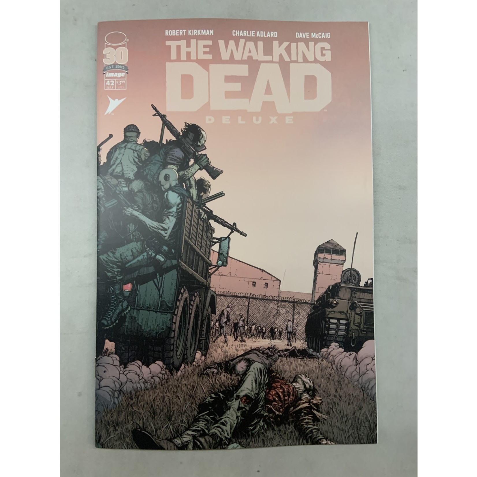 IMAGE COMICS Walking Dead Dlx 2020 #42 Cvr A Finch & Mccaig (Mr)