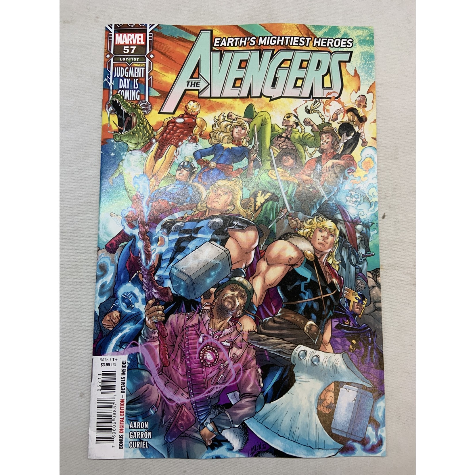 Marvel Comics Avengers 2020 #57 Bent Corner