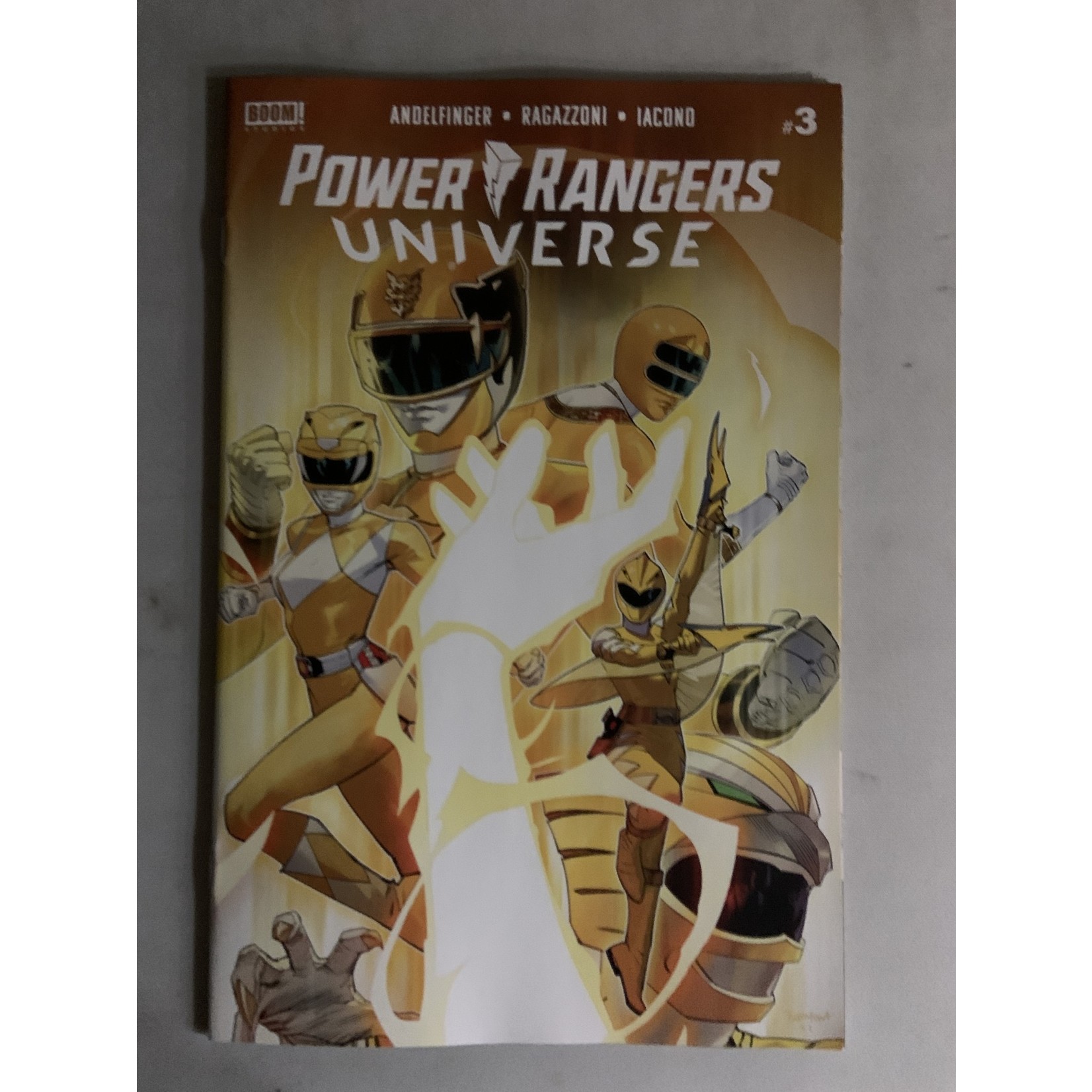 BOOM! STUDIOS Power Rangers Universe 2021 #3 (Of 6) Cvr A Mora (C: 1-0-0)