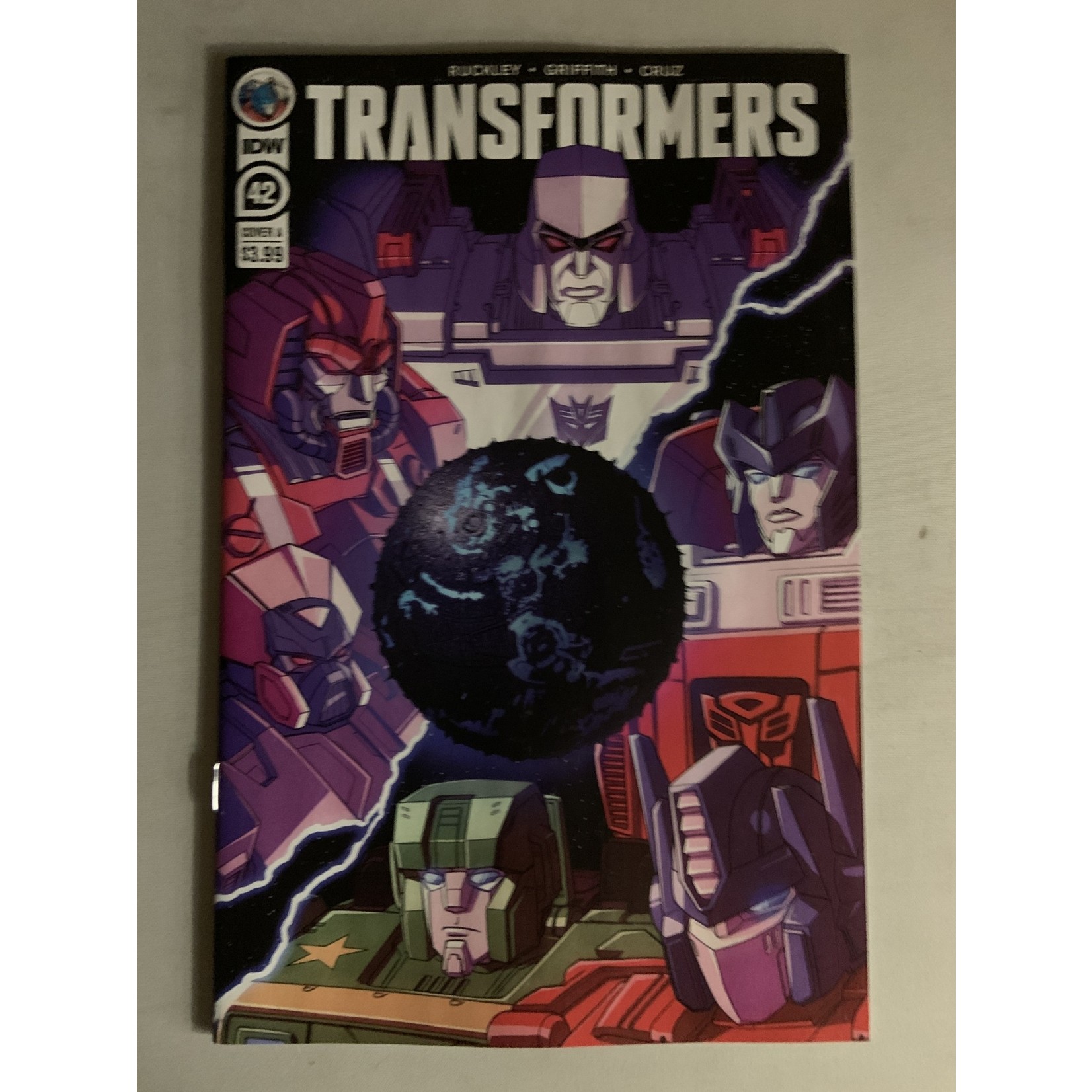 IDW PUBLISHING Transformers 2019 #42 Cvr A Blacky Shepherd