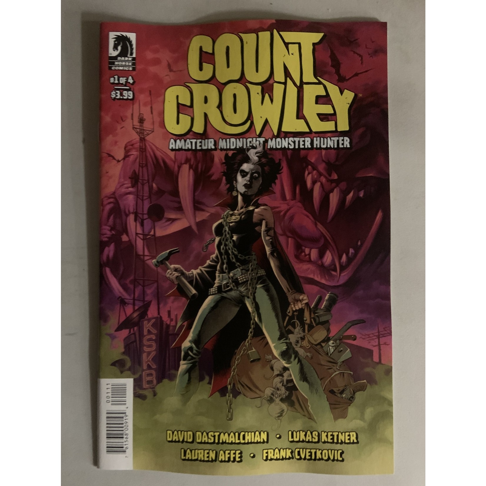 DARK HORSE COMICS Count Crowley Amateur Midnight Monster Hunter 2022 #1 (Of 4)