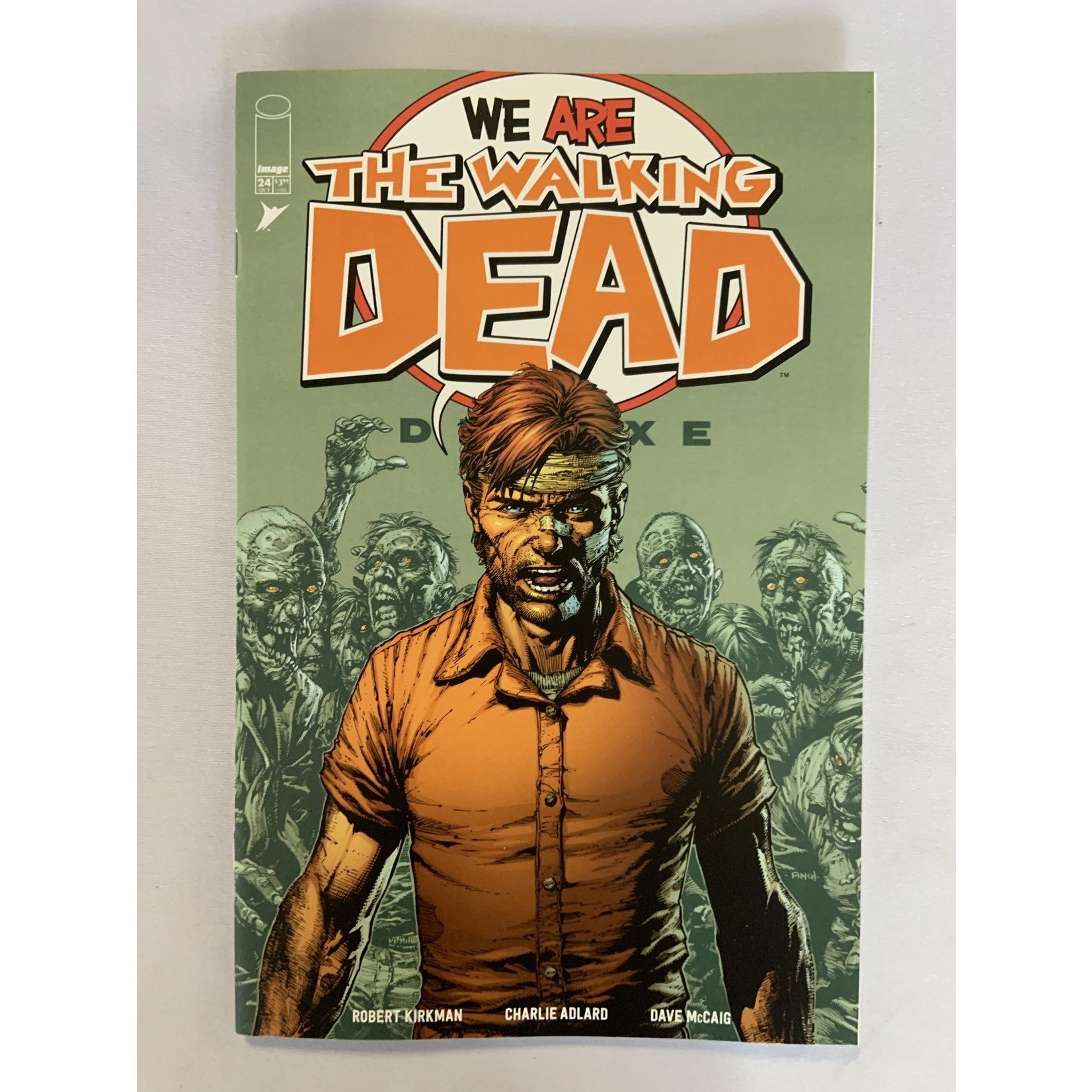 IMAGE COMICS Walking Dead Dlx 2020 #24 Cvr A Finch & Mccaig (Mr)