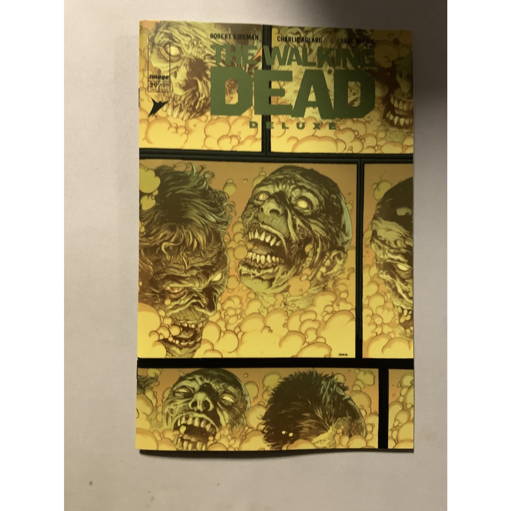 IMAGE COMICS Walking Dead Dlx 2020 #29 Cvr A Finch & Mccaig (Mr)