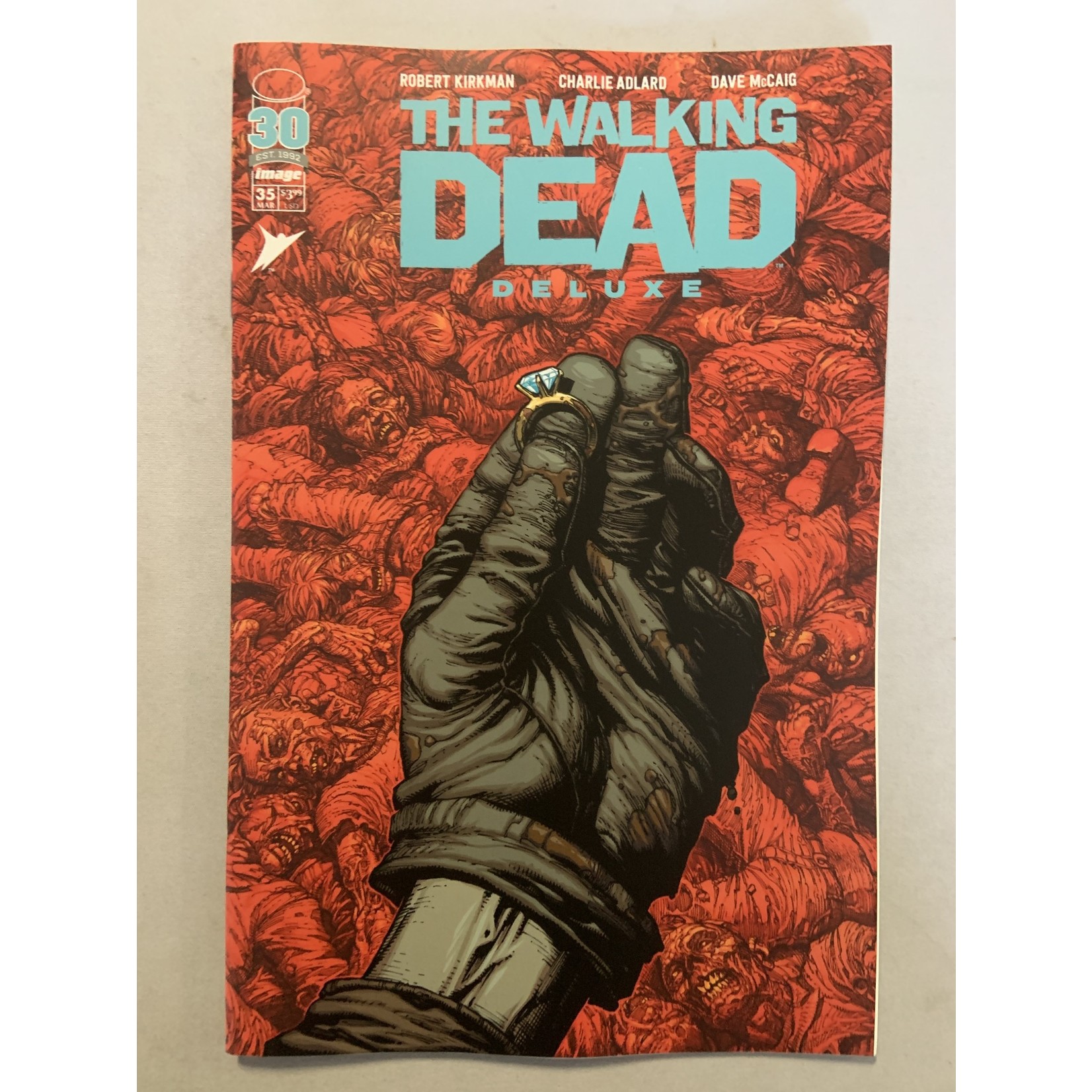 IMAGE COMICS Walking Dead Dlx 2020 #35 Cvr A Finch & Mccaig (Mr)