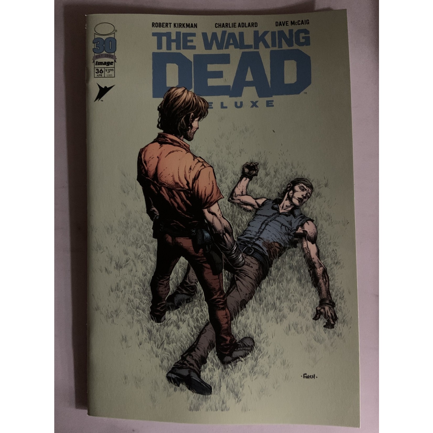 IMAGE COMICS Walking Dead Dlx 2020 #36 Cvr A Finch & Mccaig (Mr)