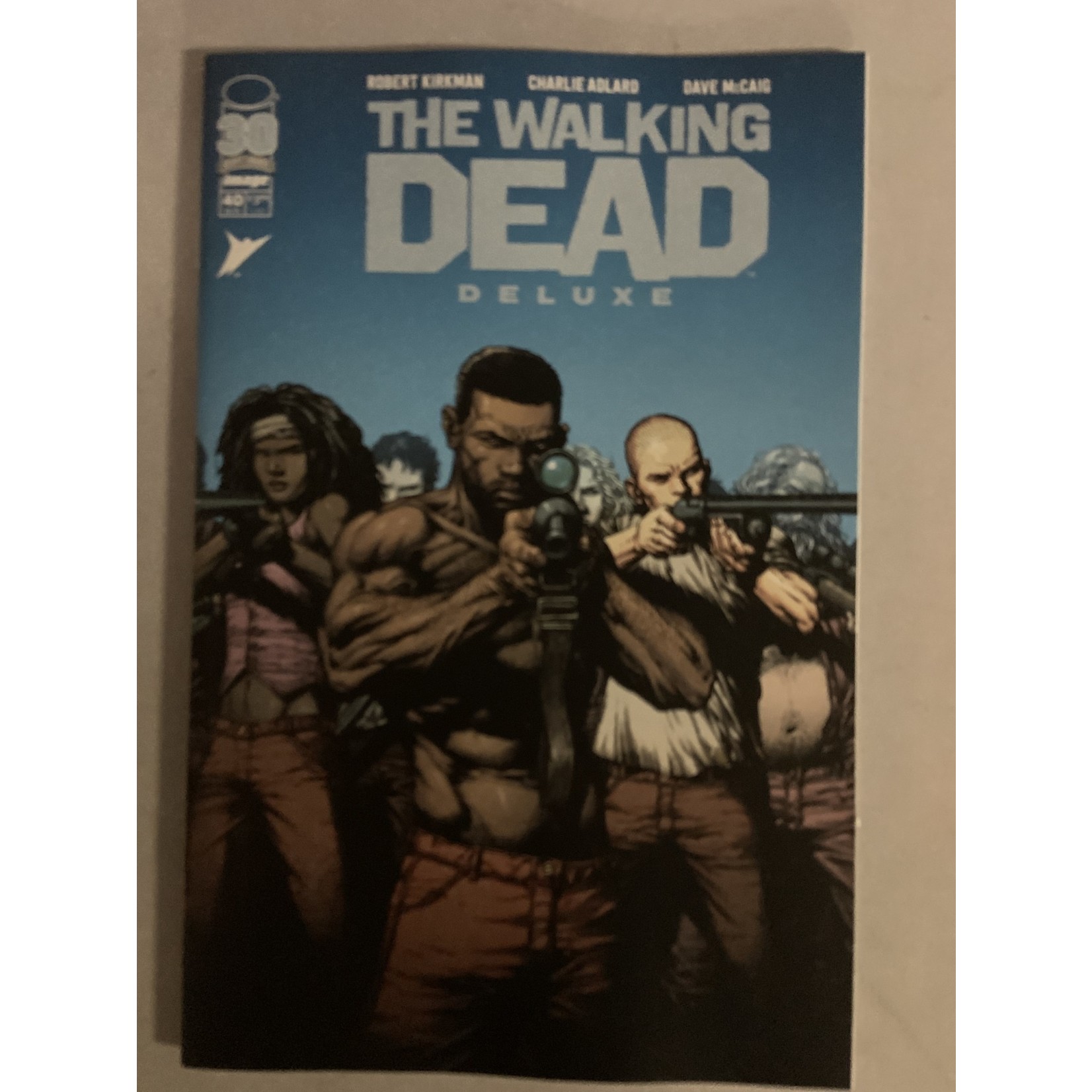 IMAGE COMICS Walking Dead Dlx 2020 #40 Cvr A Finch & Mccaig (Mr)