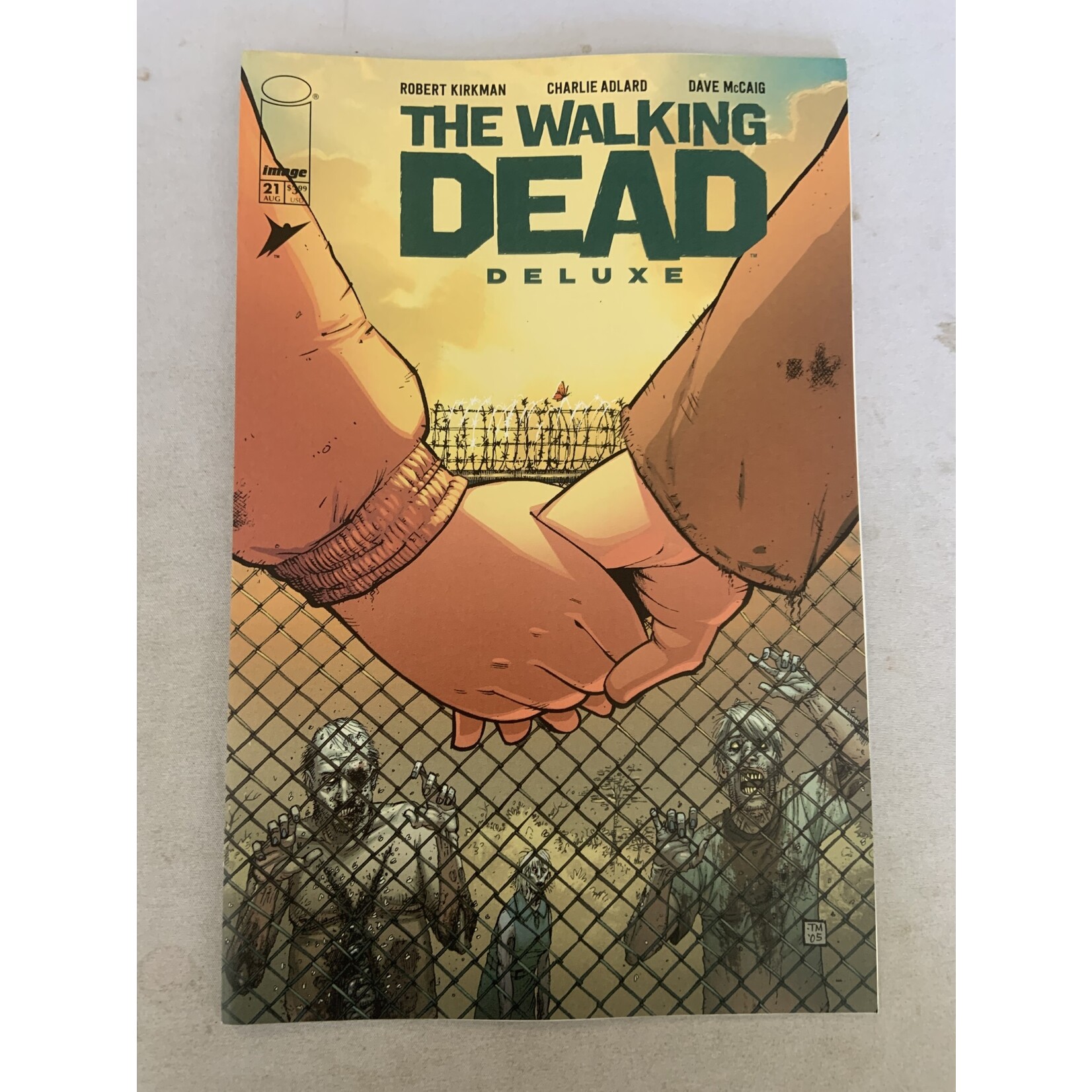 IMAGE COMICS Walking Dead Dlx 2020 #21 Cvr B Moore & Mccaig (Mr)