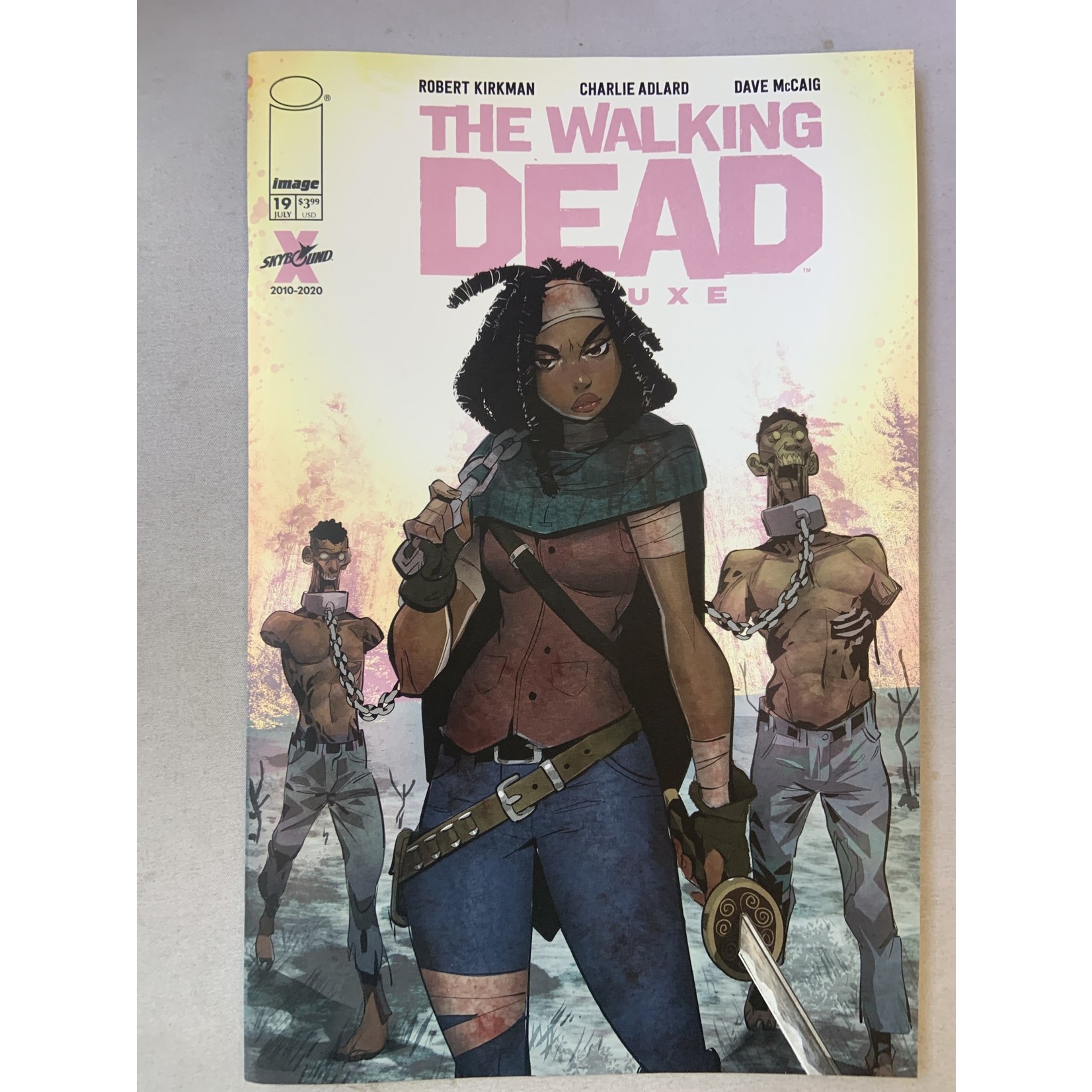 IMAGE COMICS Walking Dead Dlx 2020 #19 Cvr G Milton (Mr)