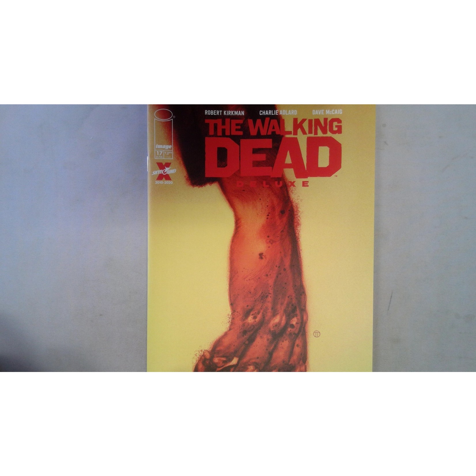 IMAGE COMICS Walking Dead Dlx 2020 #17 Cvr C Tedesco (Mr)
