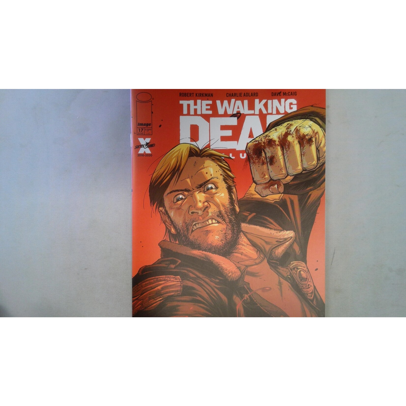 IMAGE COMICS Walking Dead Dlx 2020 #17 Cvr B Moore & Mccaig (Mr)