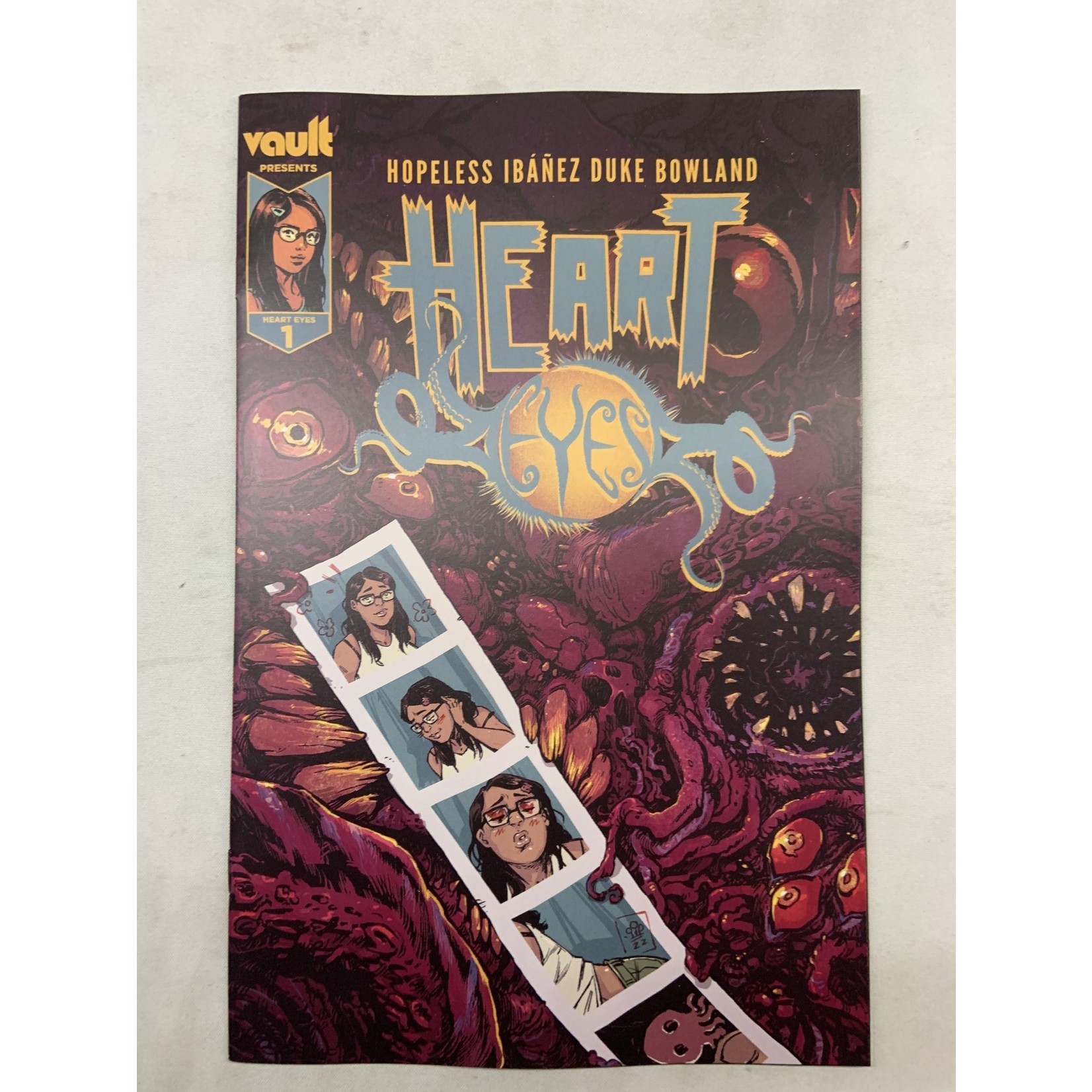 VAULT COMICS Heart Eyes 2022 #1 Cvr B Dialynas Damaged