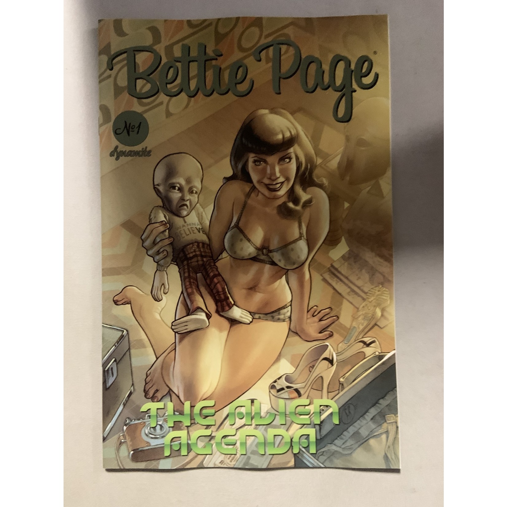 DYNAMITE Bettie Page Alien Agenda 2022 #1 Cvr C Roux