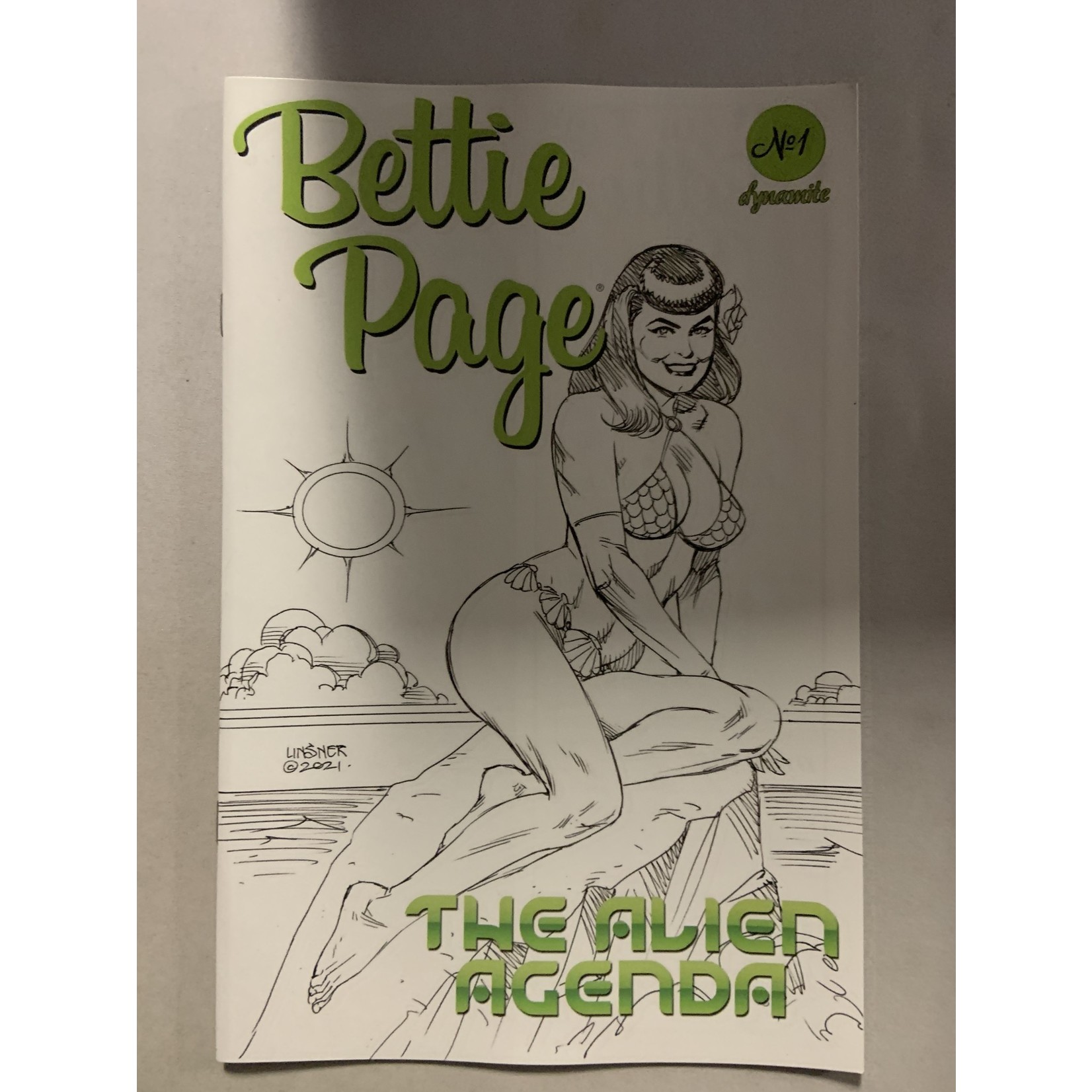 DYNAMITE Bettie Page Alien Agenda 2022 #1 Cvr K 40 Copy Incv Linsner B&W