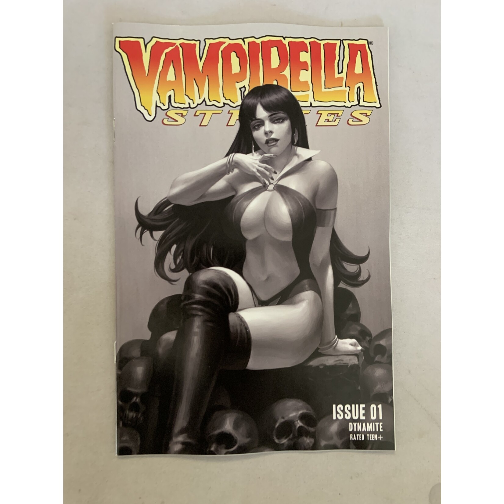 DYNAMITE Vampirella Strikes 2022 #1 Cvr J 40 Copy Incv Yoon B&W