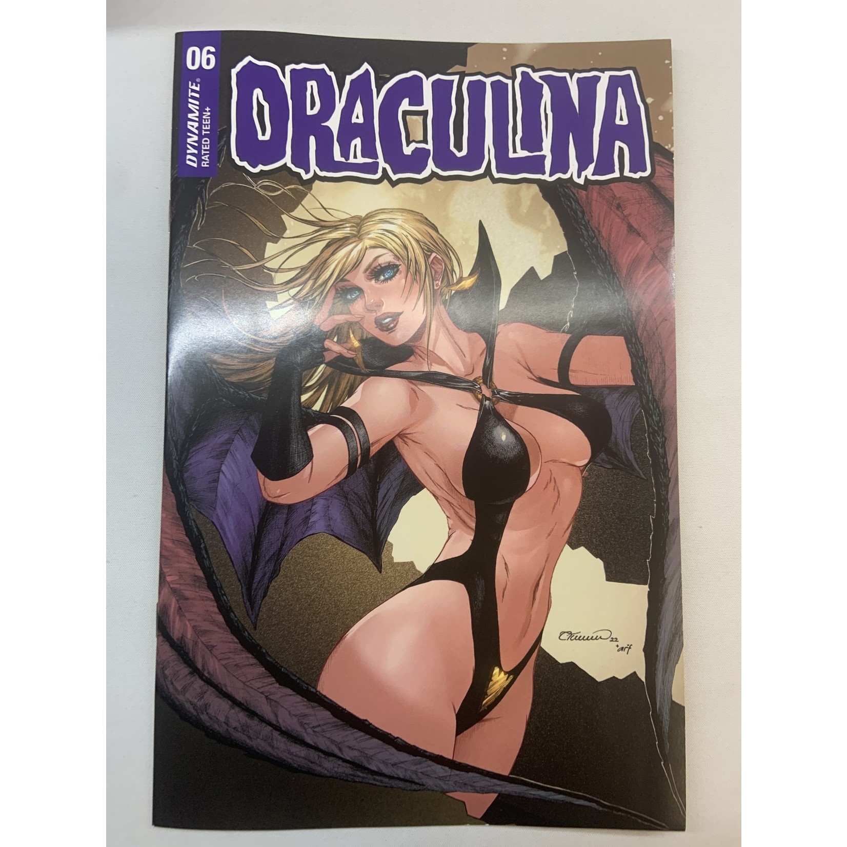DYNAMITE Draculina 2022 #6 Cvr A Turner