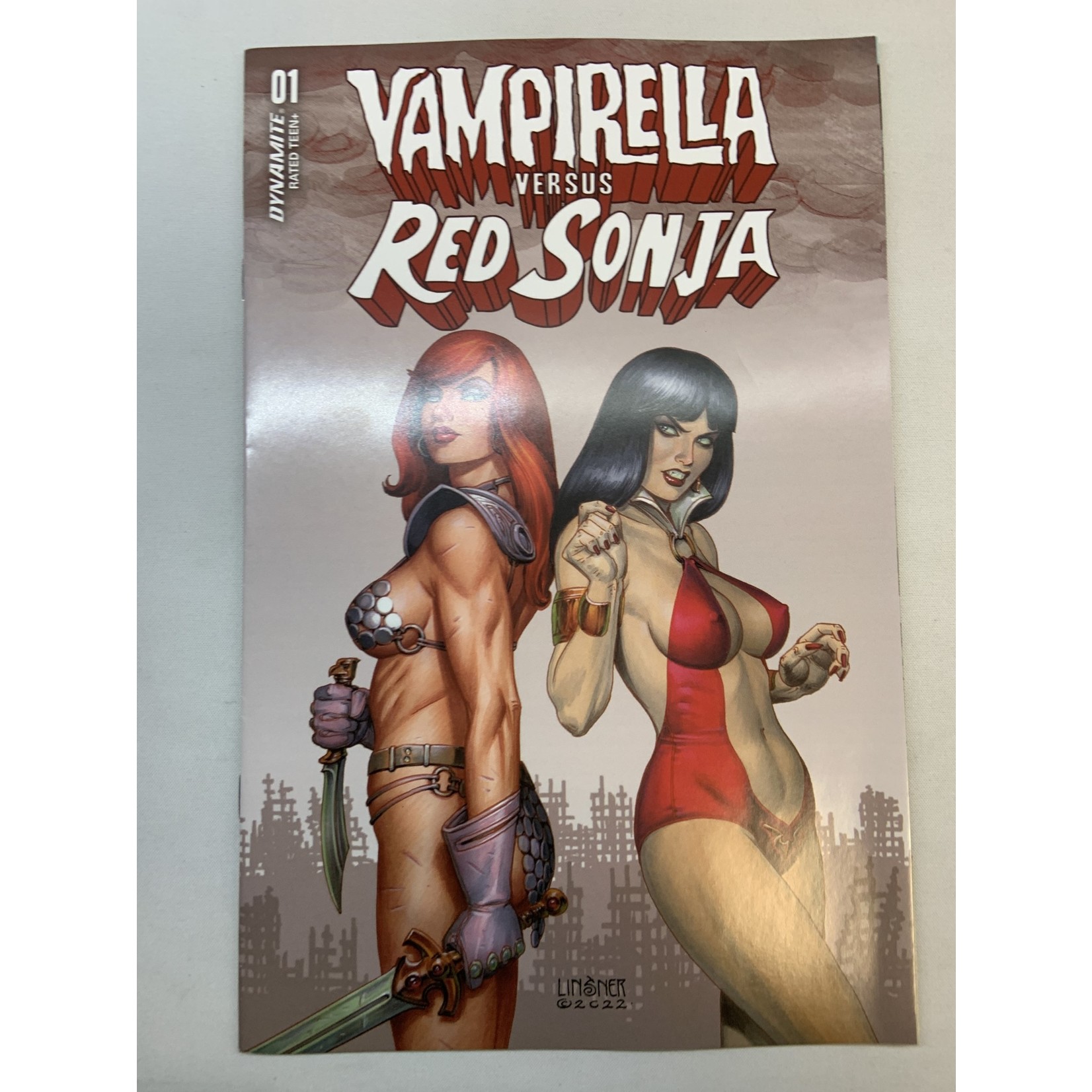 DYNAMITE Vampirella Vs Red Sonja 2022 #1 Cvr B Linsner
