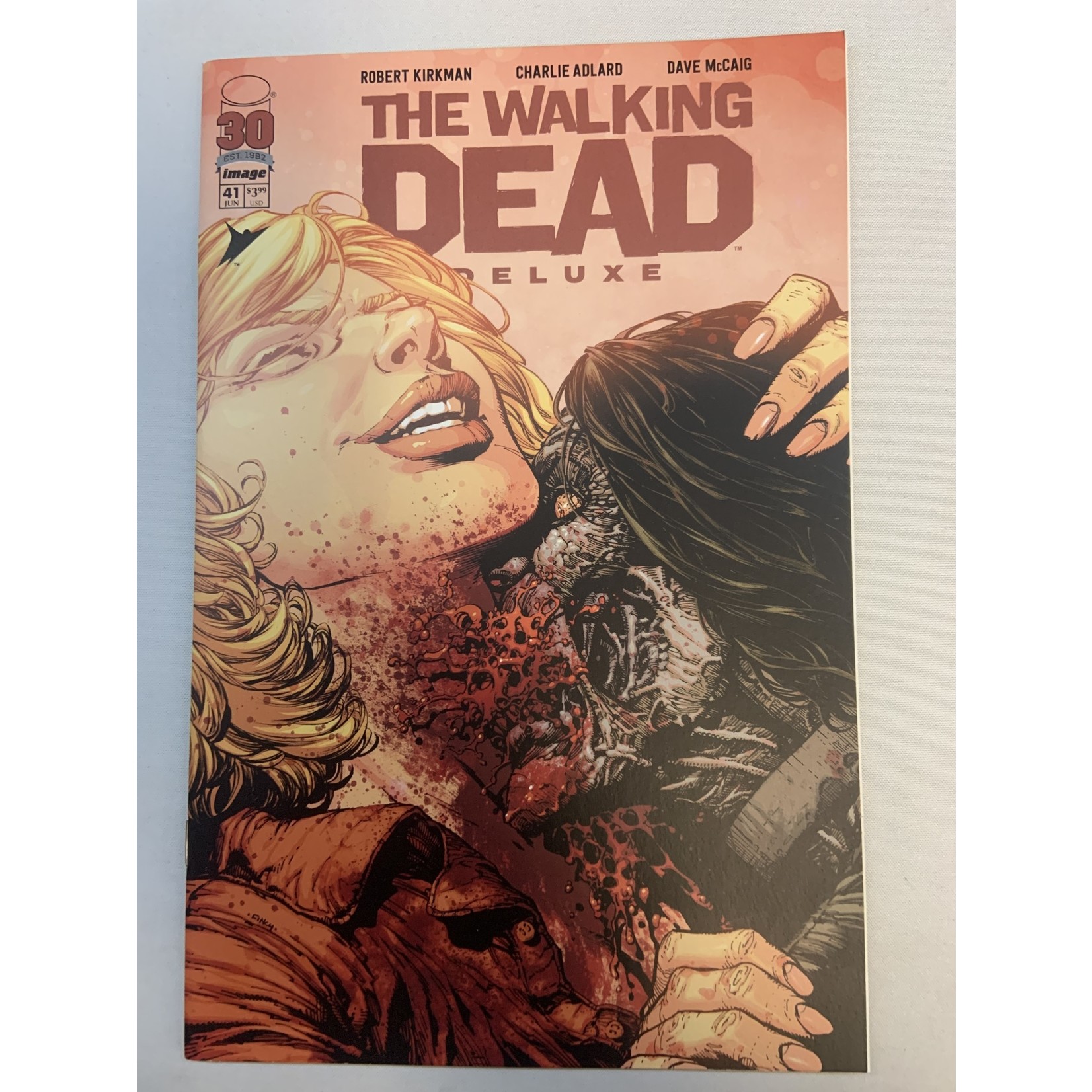 IMAGE COMICS Walking Dead Dlx 2020 #41 Cvr A Finch & Mccaig (Mr)