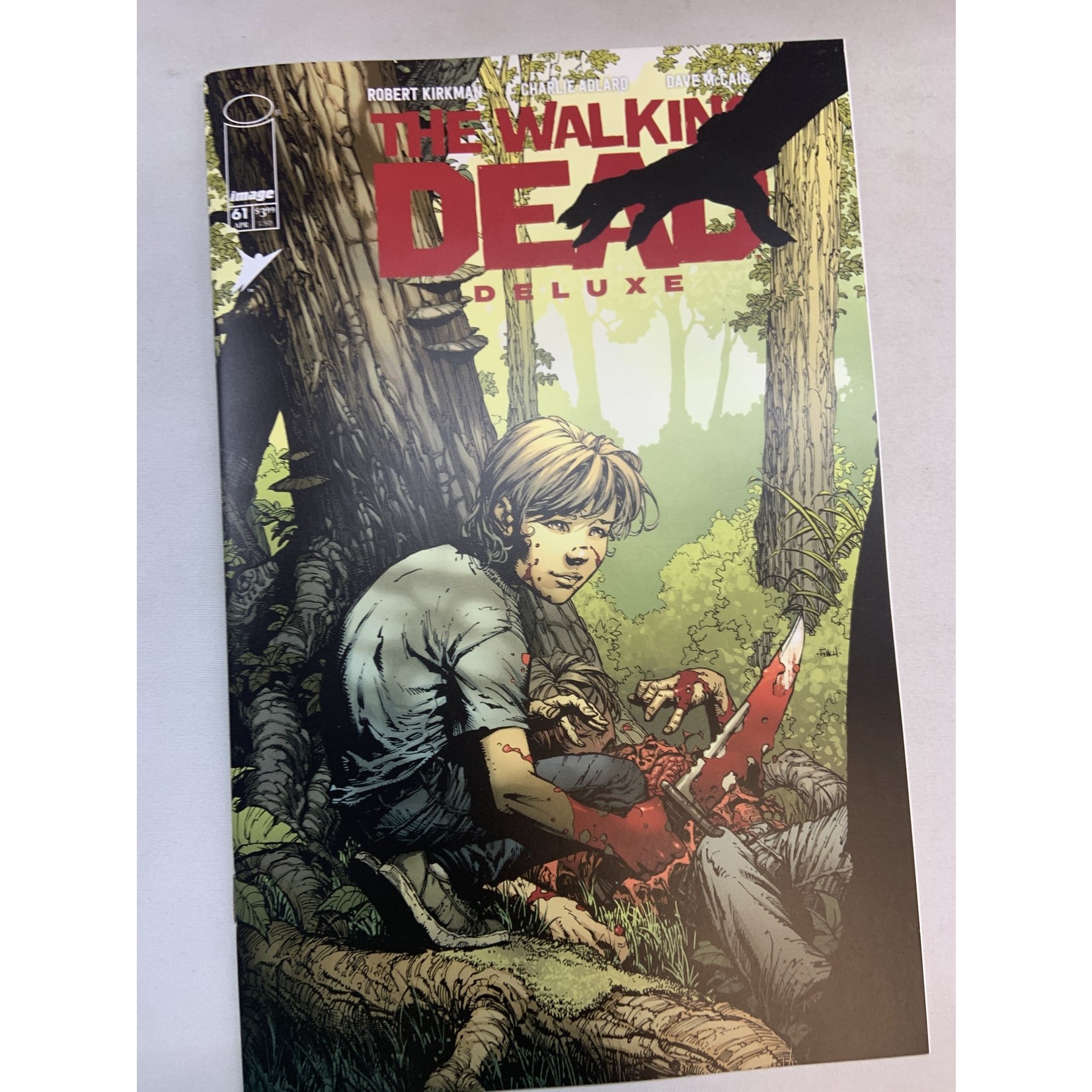 IMAGE COMICS Walking Dead Dlx 2020 #61 Cvr A Finch & Mccaig (Mr)