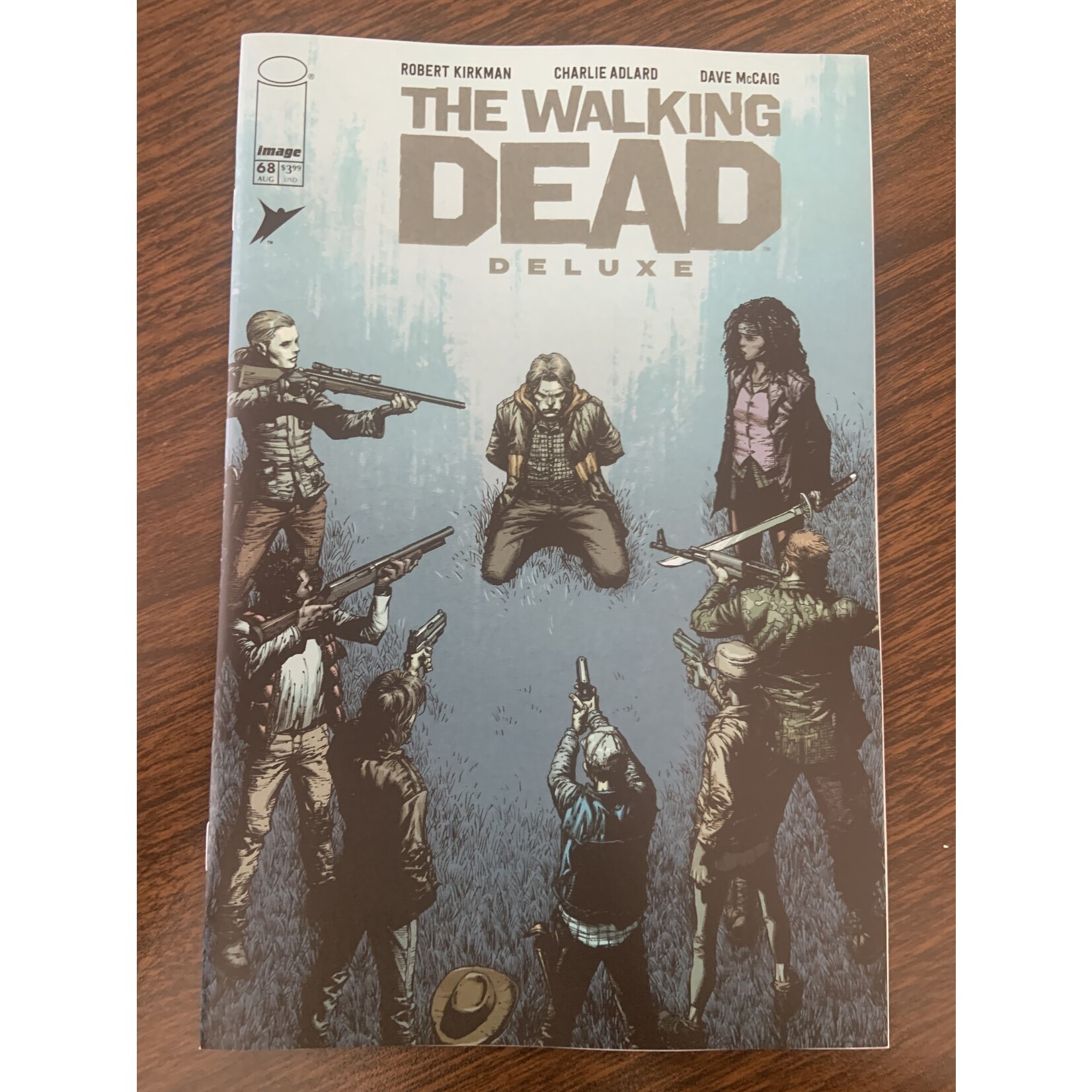 IMAGE COMICS Walking Dead Dlx 2020 #68 Cvr A Finch & Mccaig (Mr)