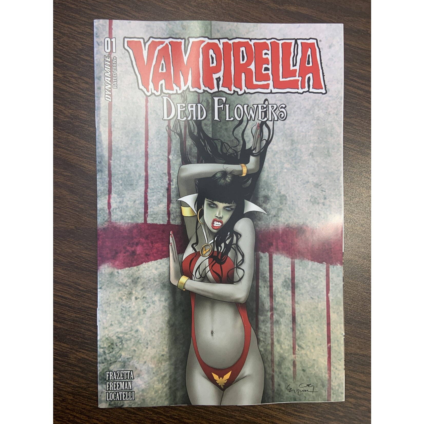 DYNAMITE Vampirella Dead Flowers 2023 #1 (Of 4) Cvr C Gunduz