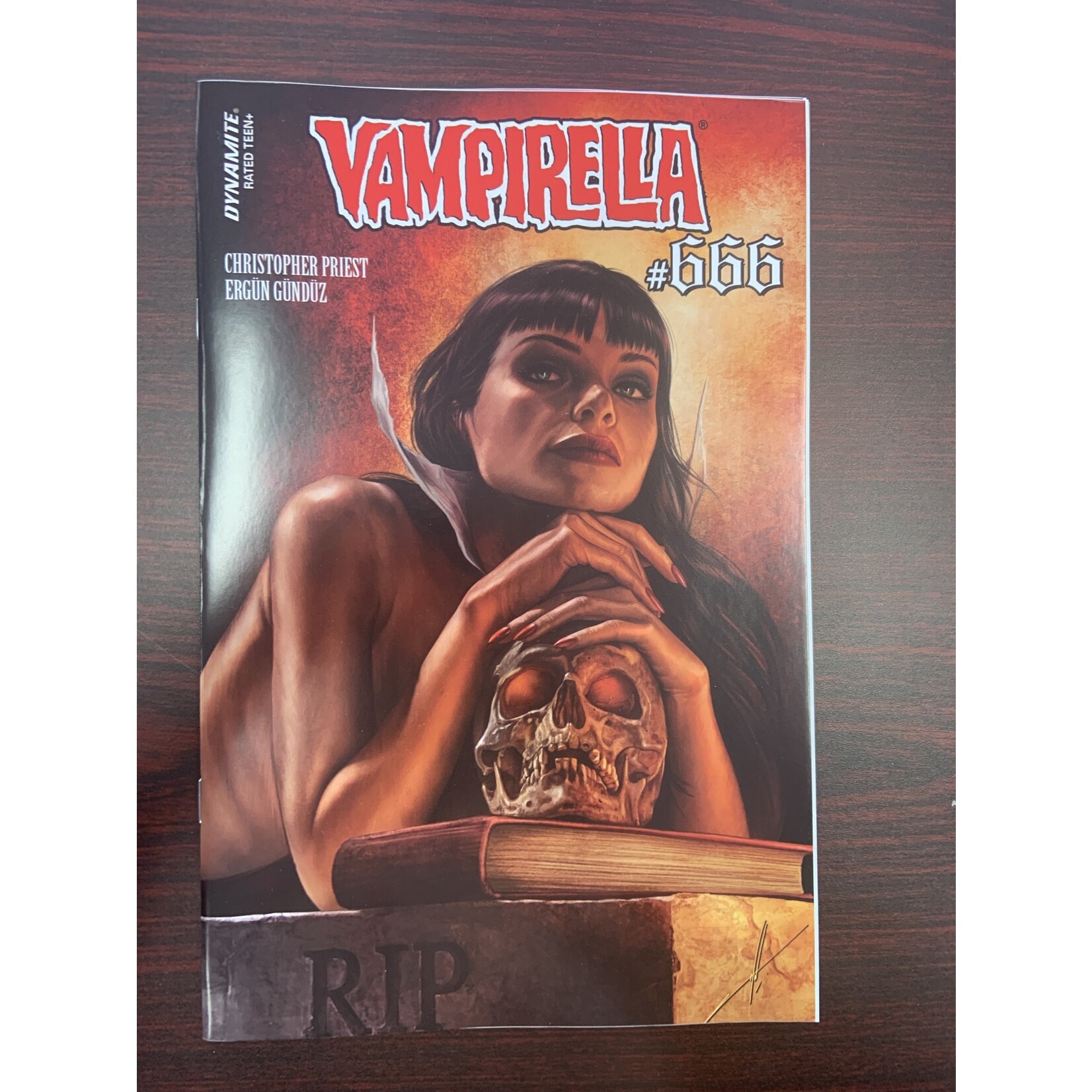 DYNAMITE Vampirella 2019 #666 Cvr C Cohen