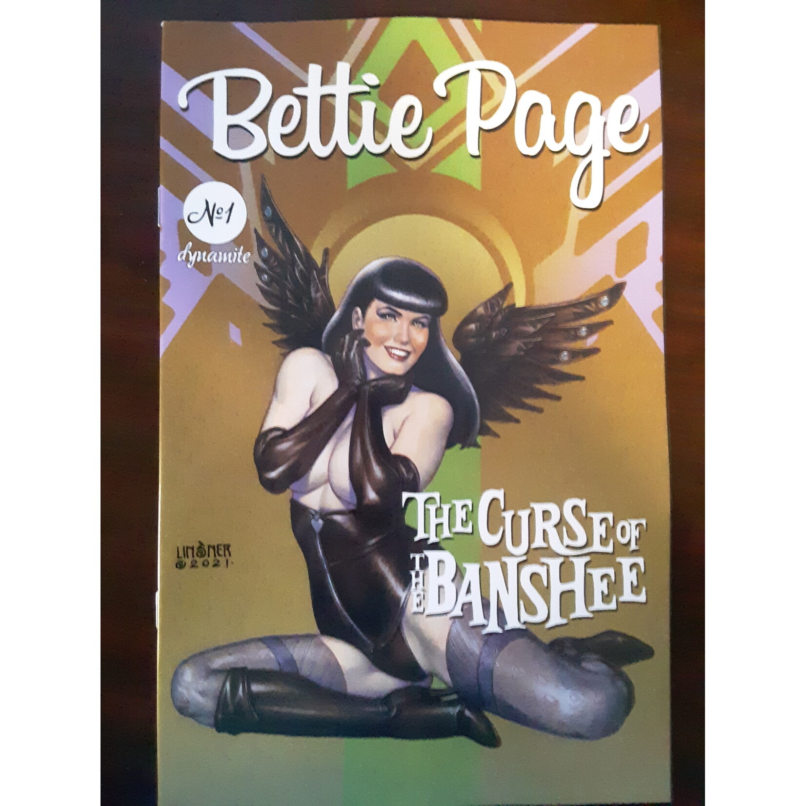 DYNAMITE Bettie Page & Curse Of The Banshee 2021 #1 Cvr B Linsner