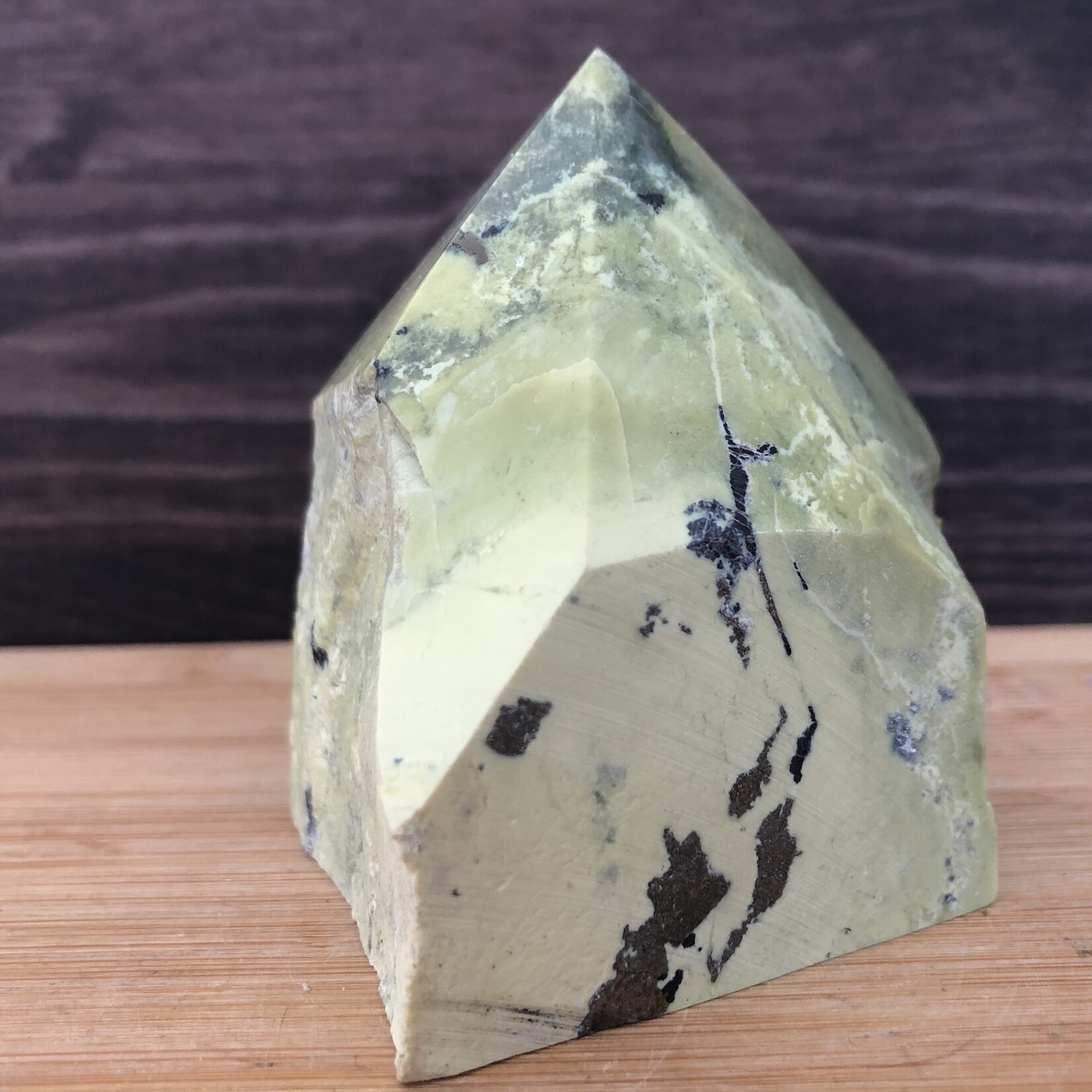 serpentine verte polie et brute, serpentine naturelle brésilienne avec pyrite, pointe de cristal, pierre contre la migraine