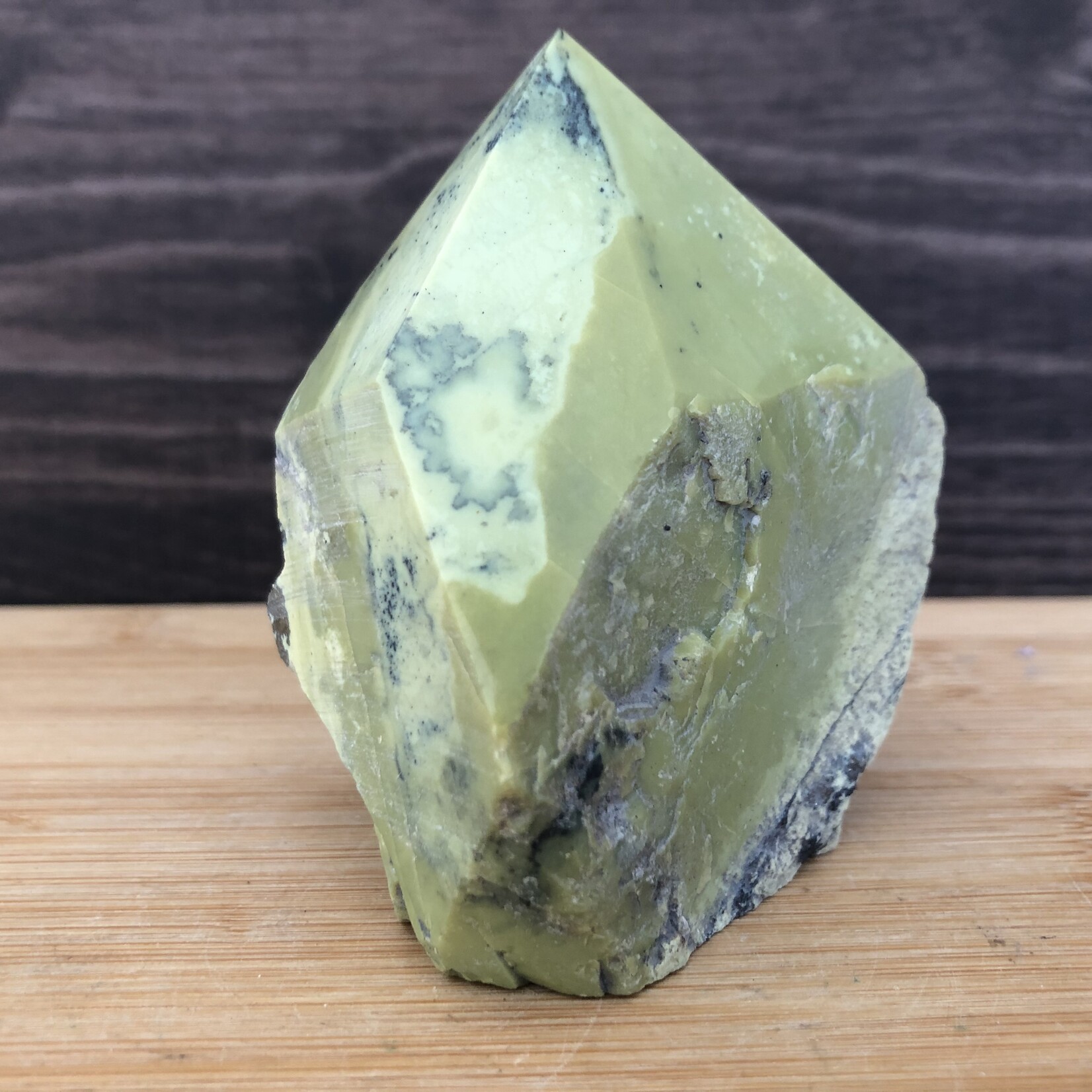 serpentine verte polie et brute, serpentine naturelle brésilienne avec pyrite, pointe de cristal, pierre contre la migraine