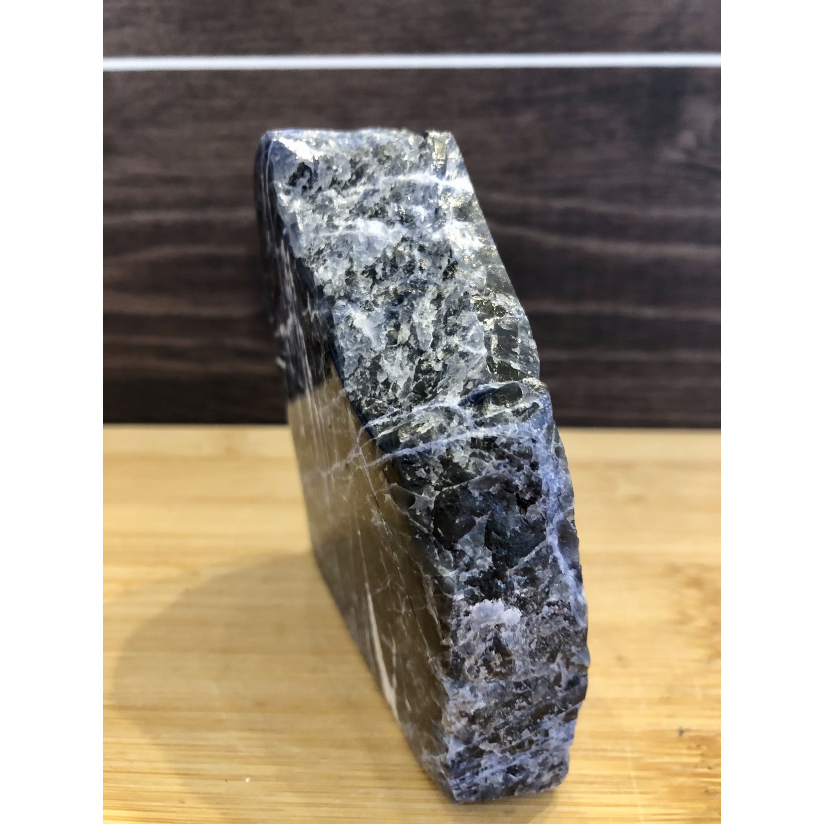 sodalite cut base 302g