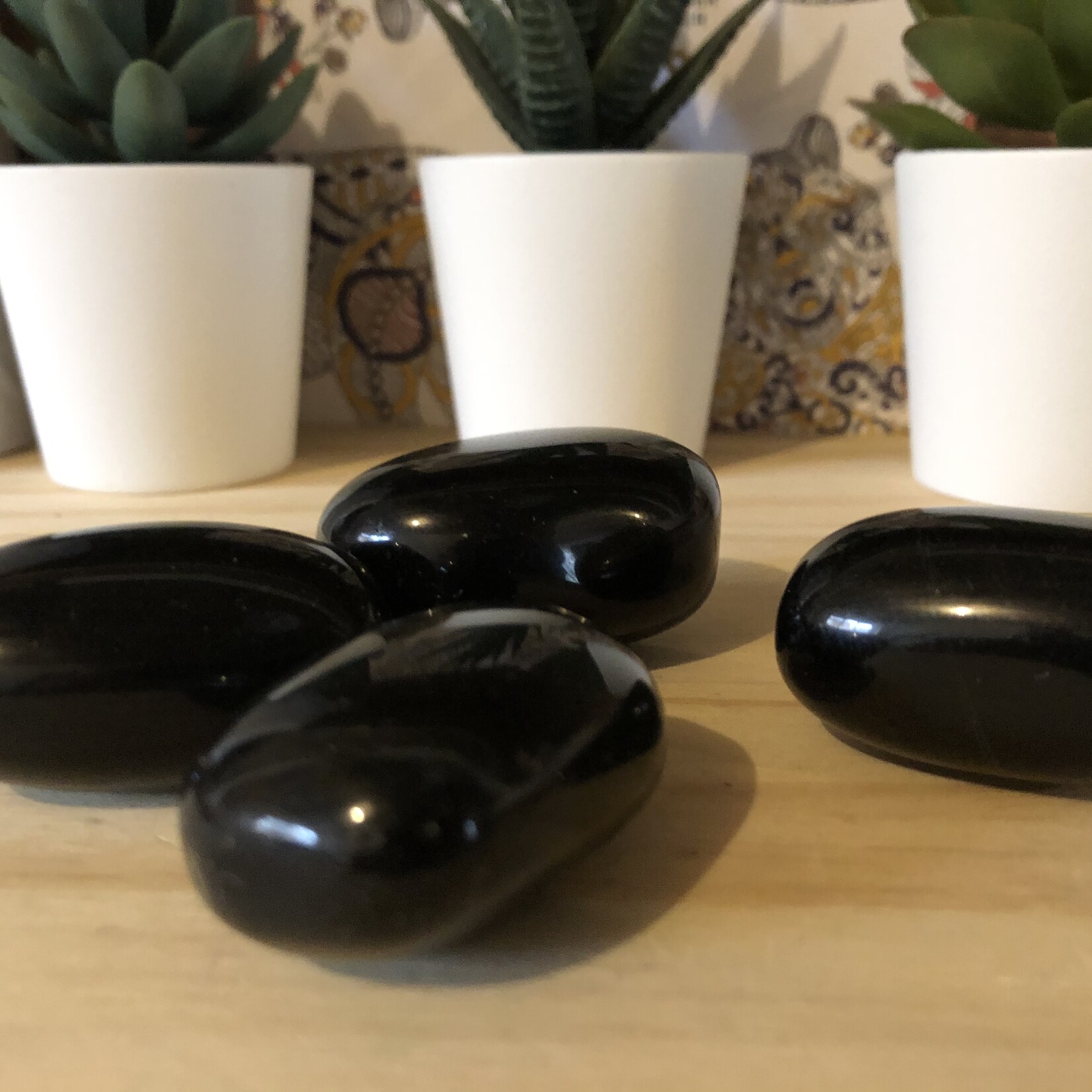 black obsidian -palm