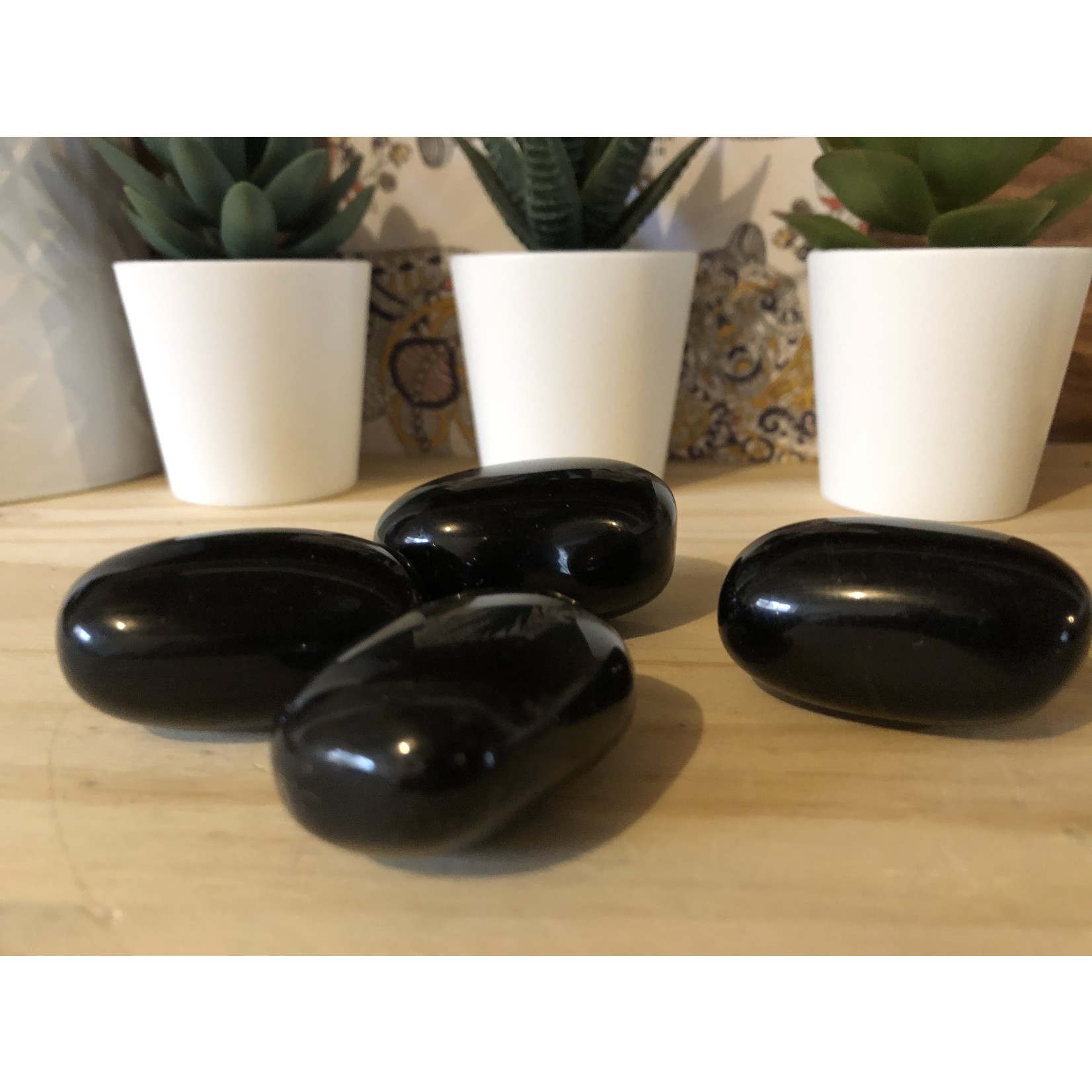 black obsidian -palm