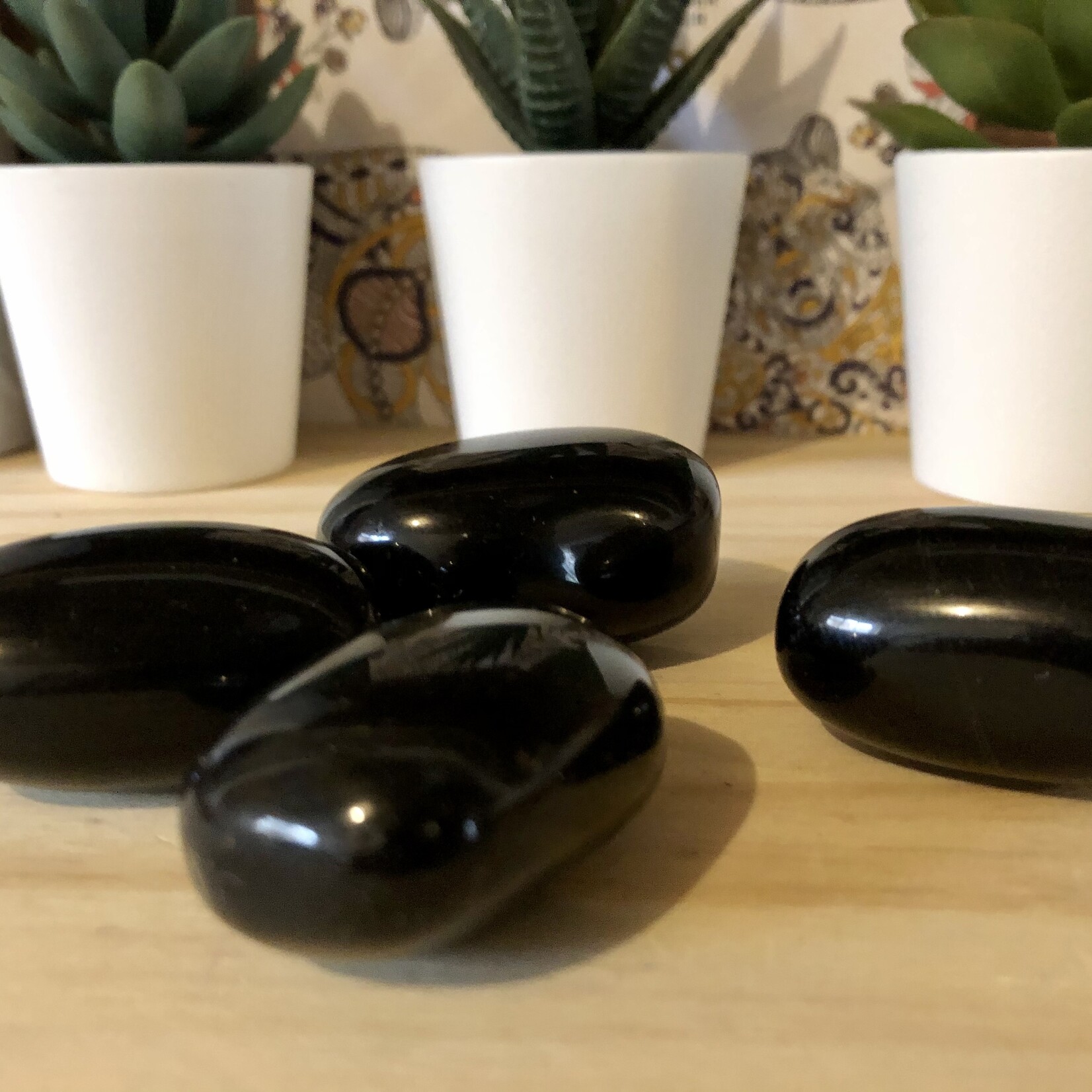 black obsidian -palm