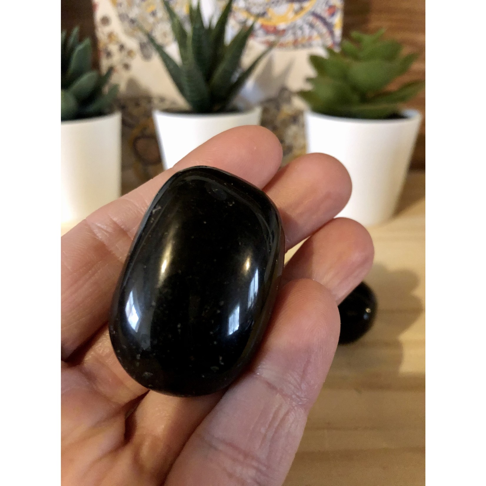 black obsidian -palm