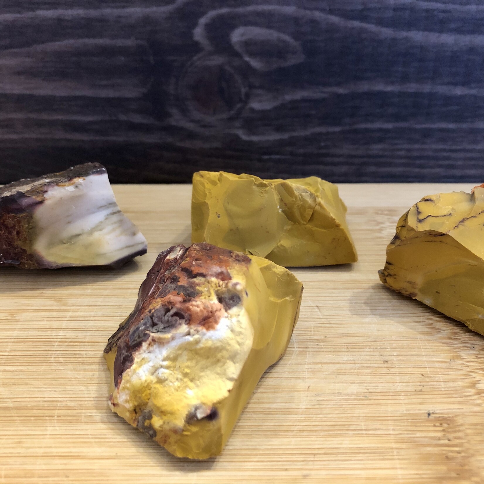 superbe morceaux de jaspe mookaite brut, jaspe mokaite naturel, favorise les instincts pour venir à bout des situations conflictuelles