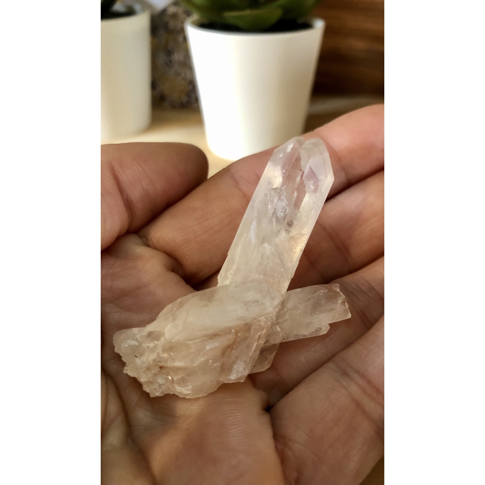 great quality clear quartz point, quartz generator, quartz is the stone that conveys the energy of Light