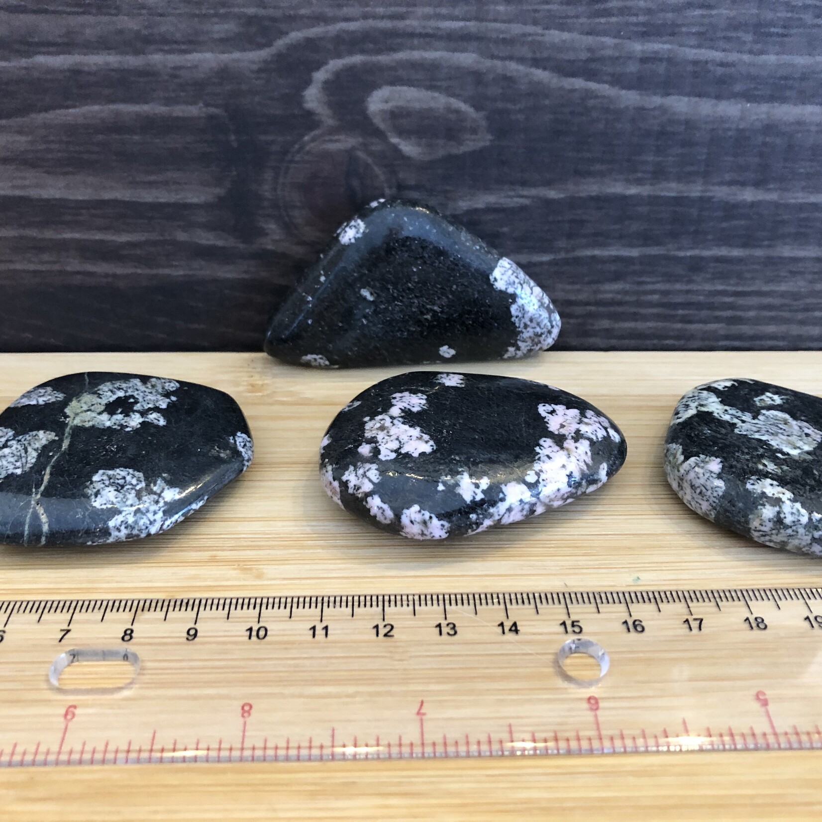 large galet obsidienne flocon de neige, obsidienne mouchetée, obsidienne étoilée, puissante idéal pour personnes fragiles