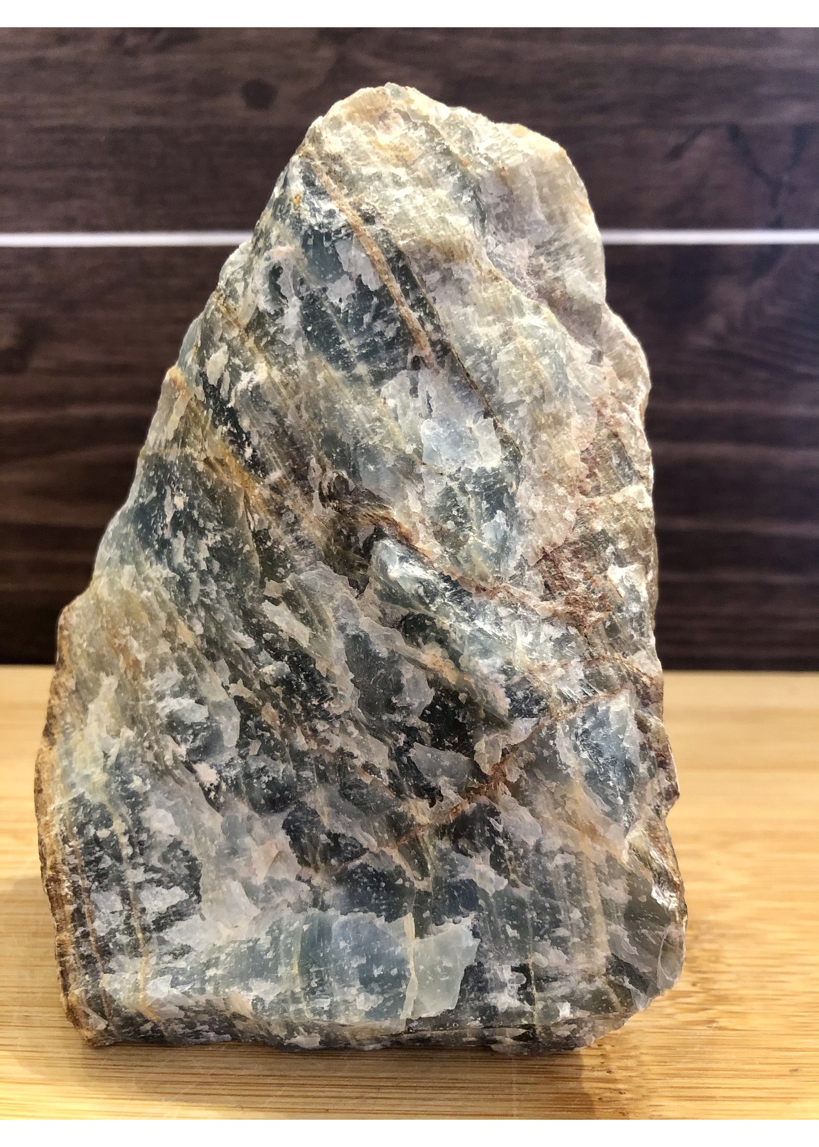 pierre onyx bleue forme libre, cristal onyx bleu poli, onyx naturelle, avec cette pierre vous irez au bout de vos projets