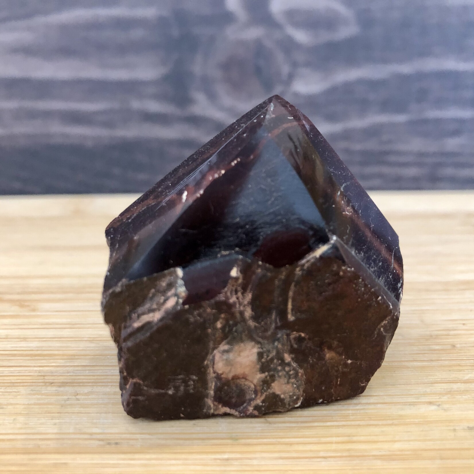 natural red tiger eye polished point, effective against blood disorders, such as anemia, can give physical strength and vitality