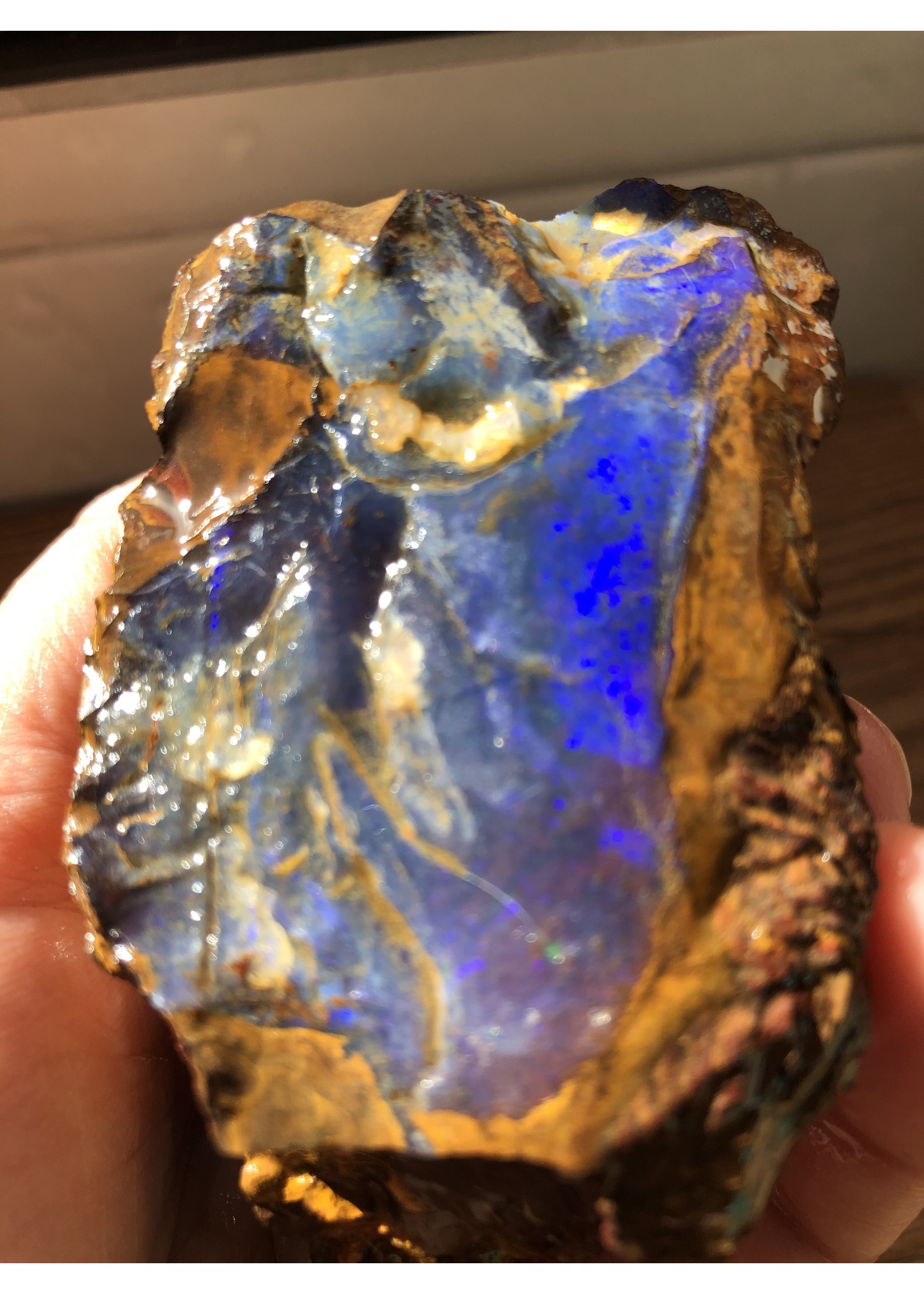 opale boulder rough-glowing purple