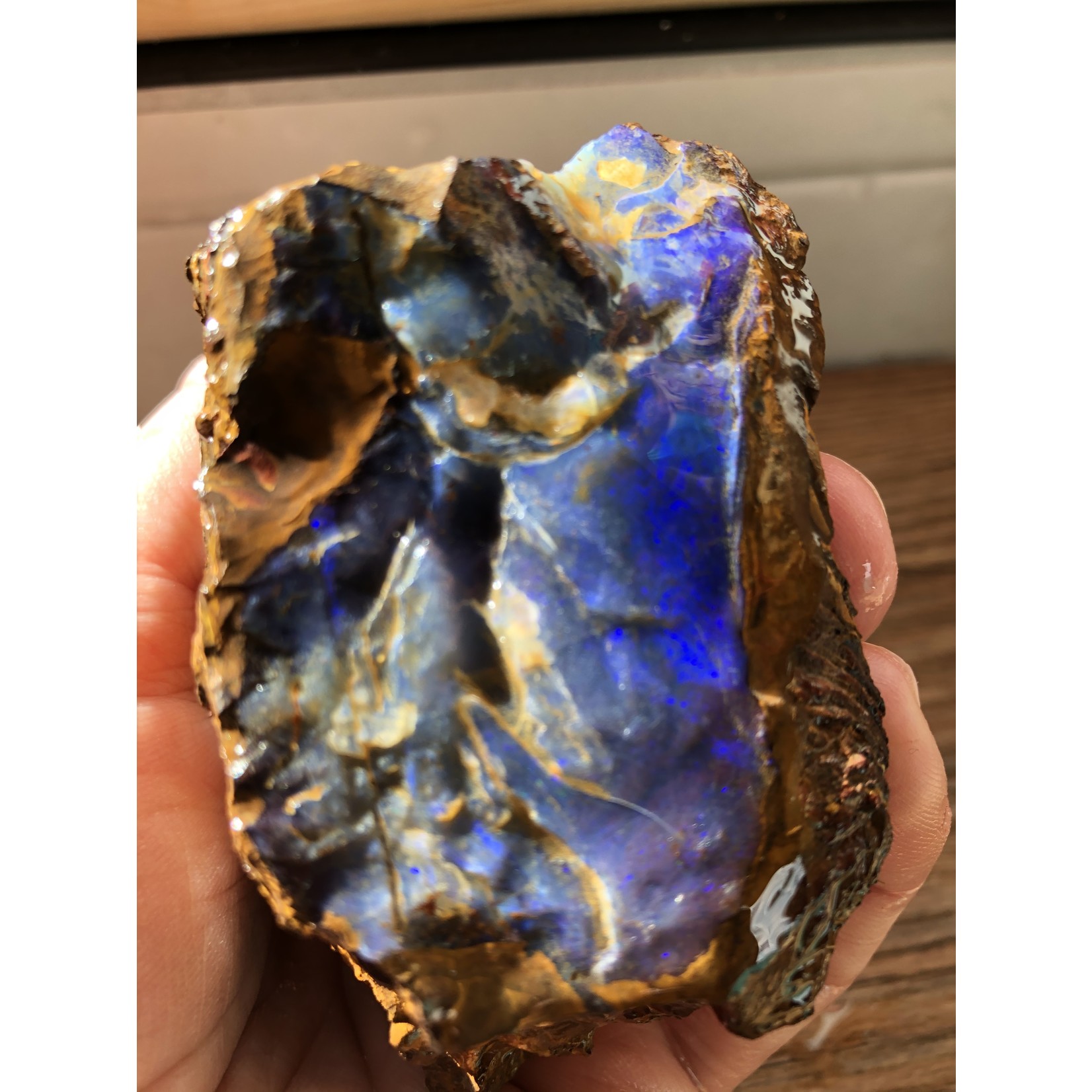 opale boulder rough-glowing purple