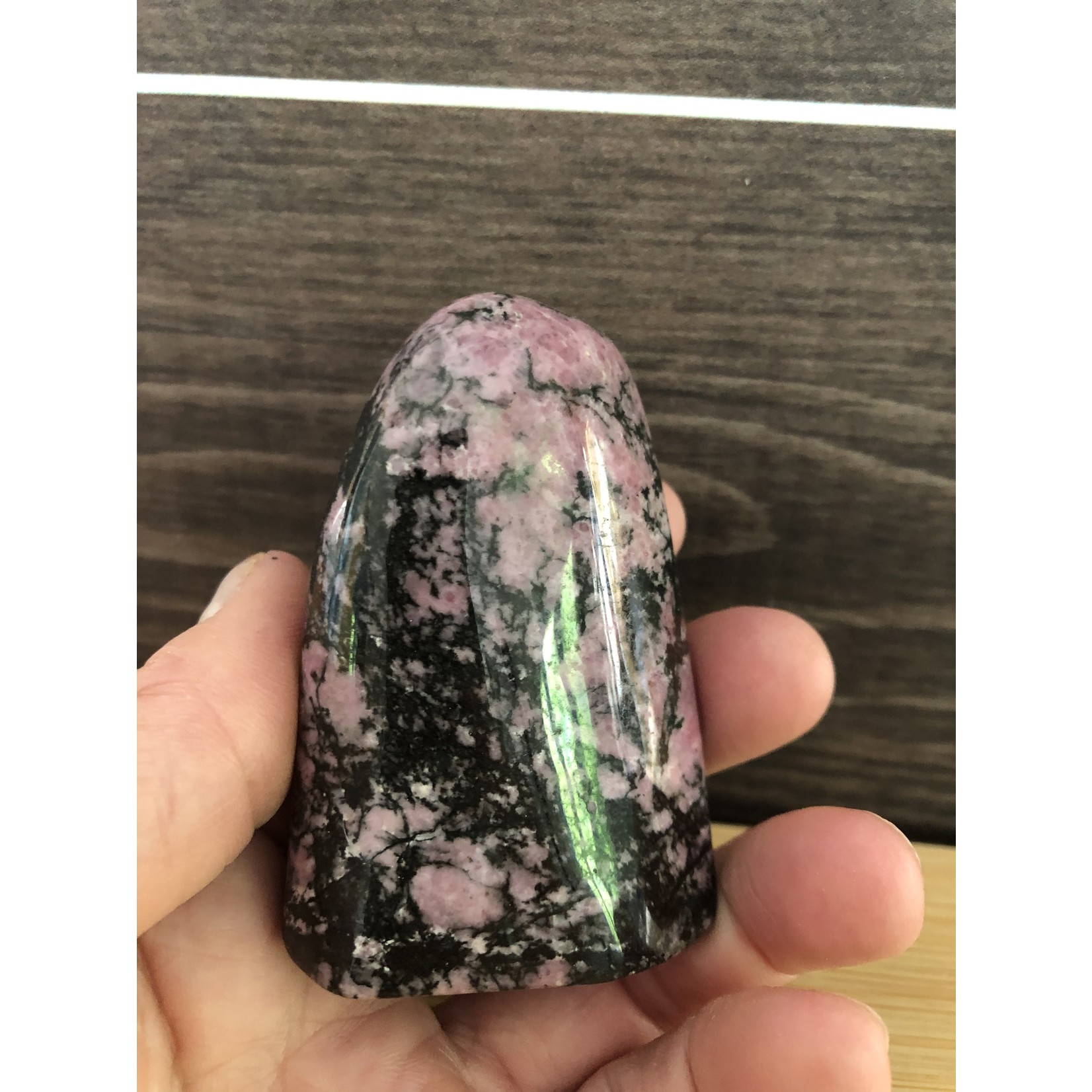 rhodonite rose et noire forme libre, outil merveilleux pour aider à résoudre les problèmes de comportement compulsif