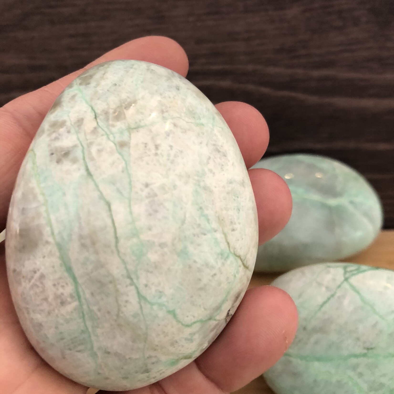 Pierre de Paume en Garniérite Polie – Pierre de Lune Verte Moyenne, Connexion Spirituelle & Équilibre Émotionnel