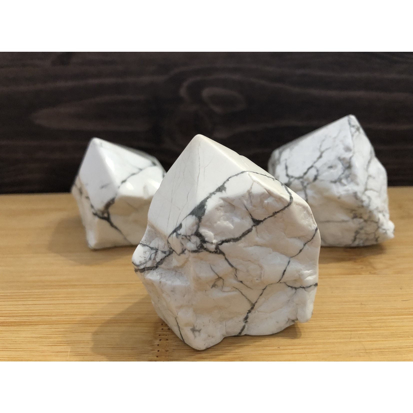 Soft Natural Howlite Point, White Howlite Top Polished,Howlite Point Crystal Howlite, calms the mind, it could be used to help fall asleep