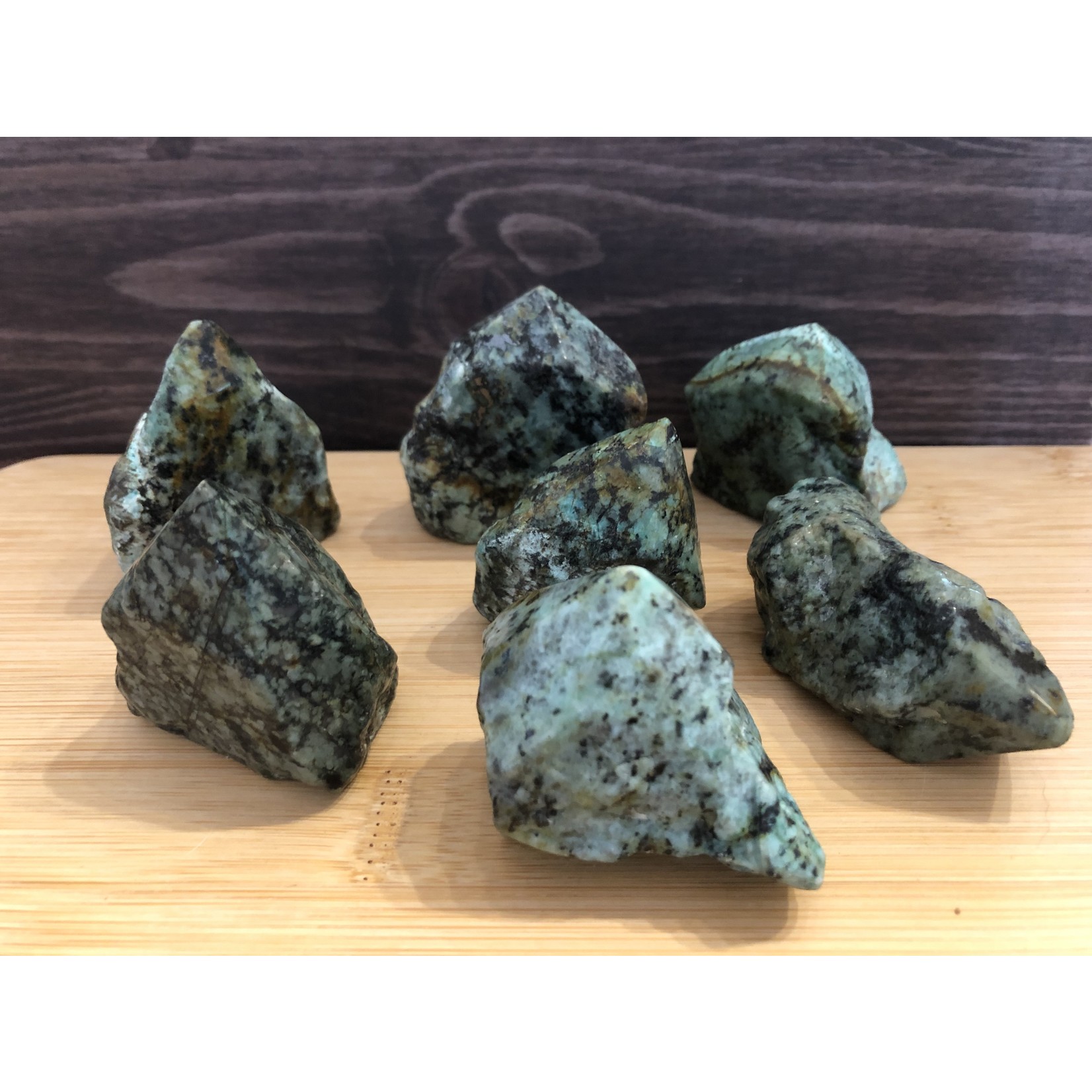 turquoise péruvienne naturelle, pointe de pierre turquoise, surface turquoise polie, apporte le calme et dissipe les peurs