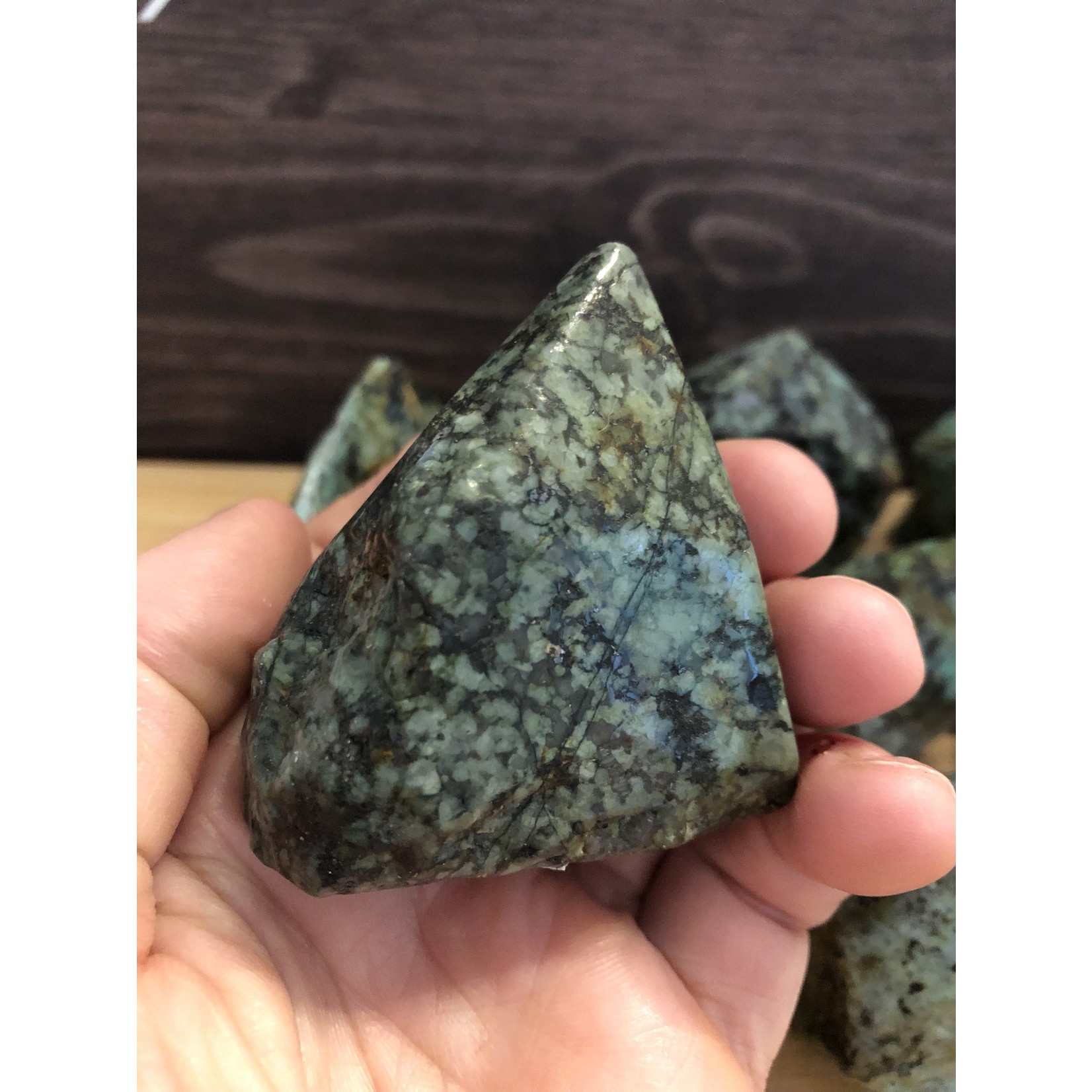 turquoise péruvienne naturelle, pointe de pierre turquoise, surface turquoise polie, apporte le calme et dissipe les peurs