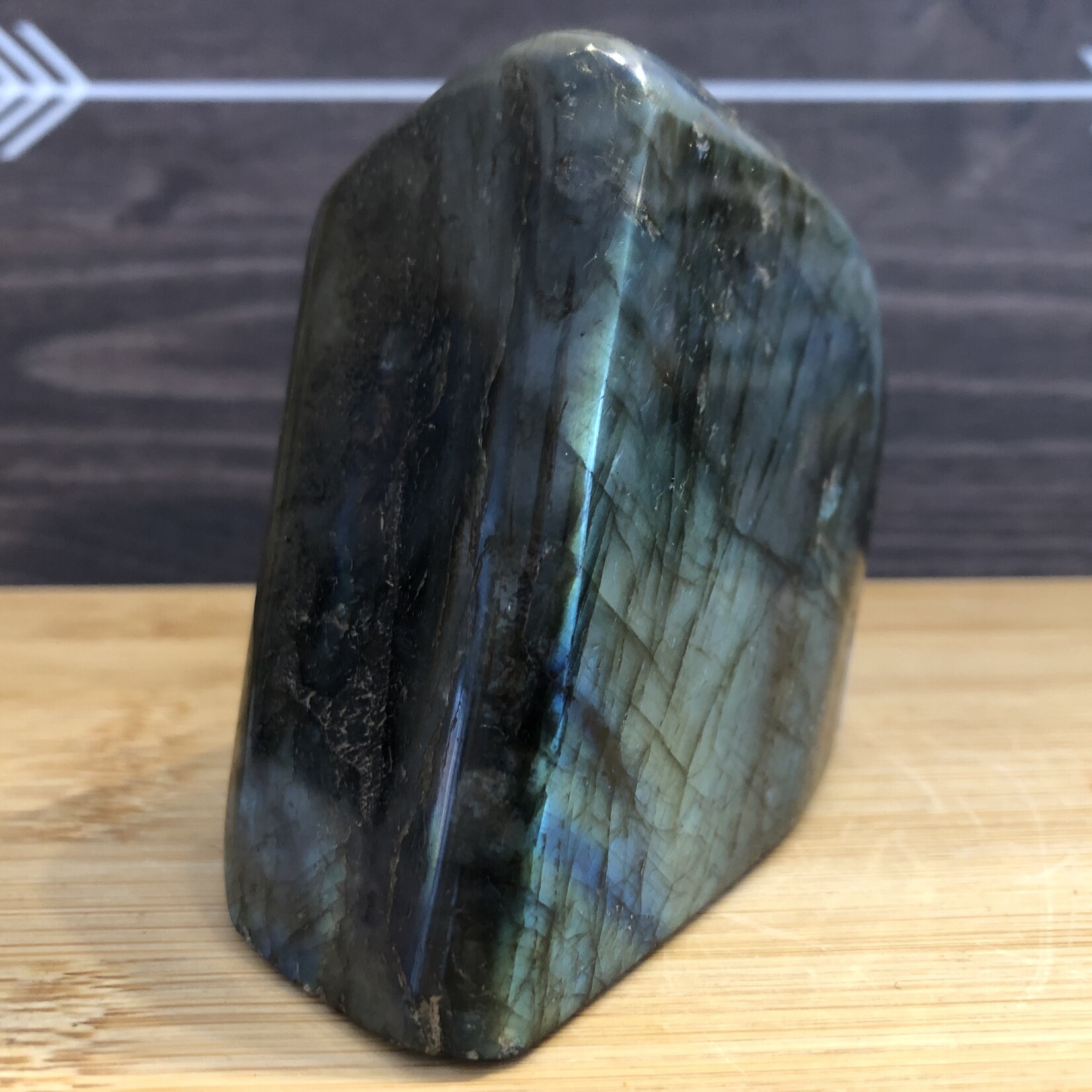 Forme Libre de Labradorite avec Reflets Bleus – Pierre de Guérison Émotionnelle