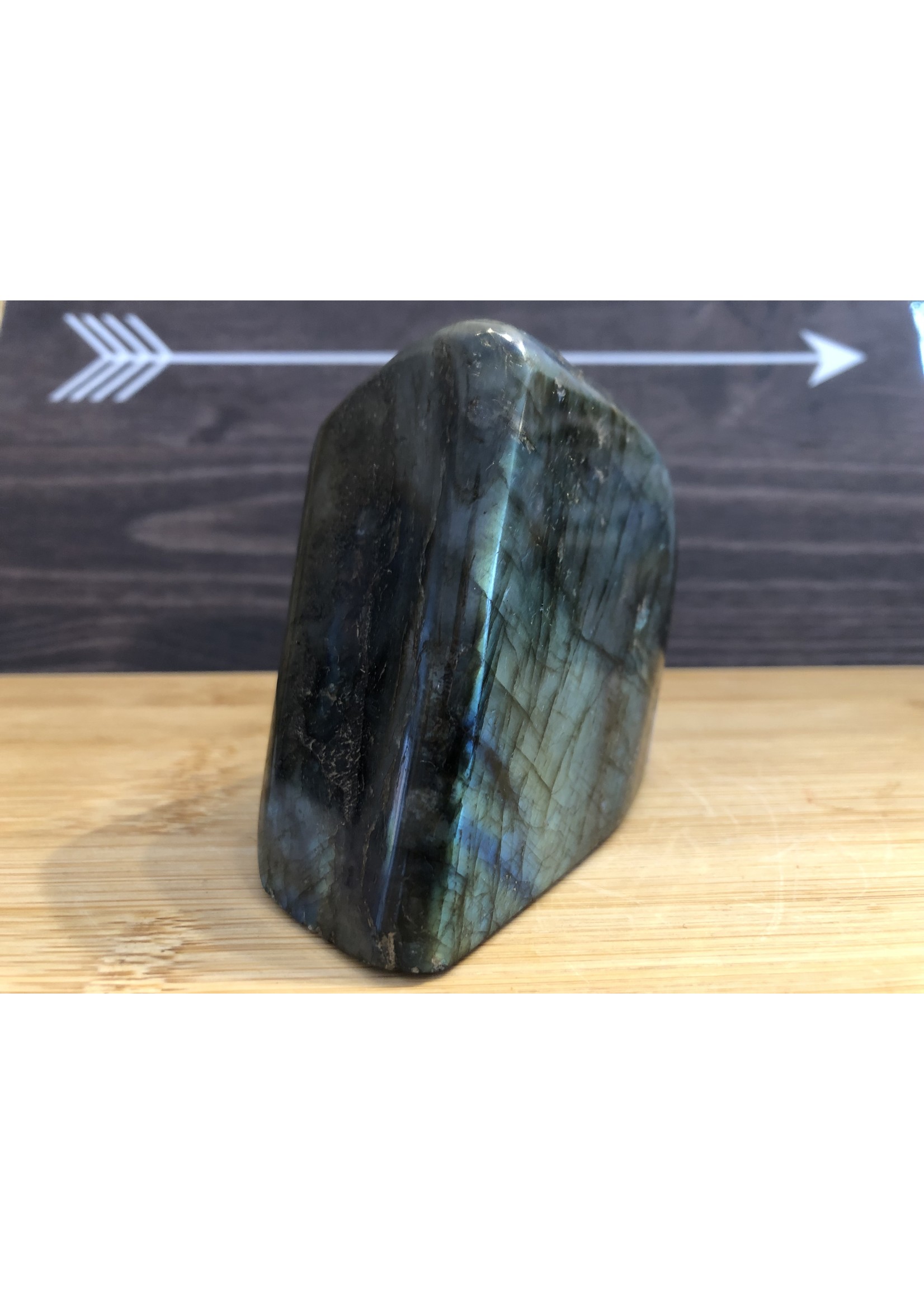 labradorite free form with pretty blue reflections, banishes fears and insecurities